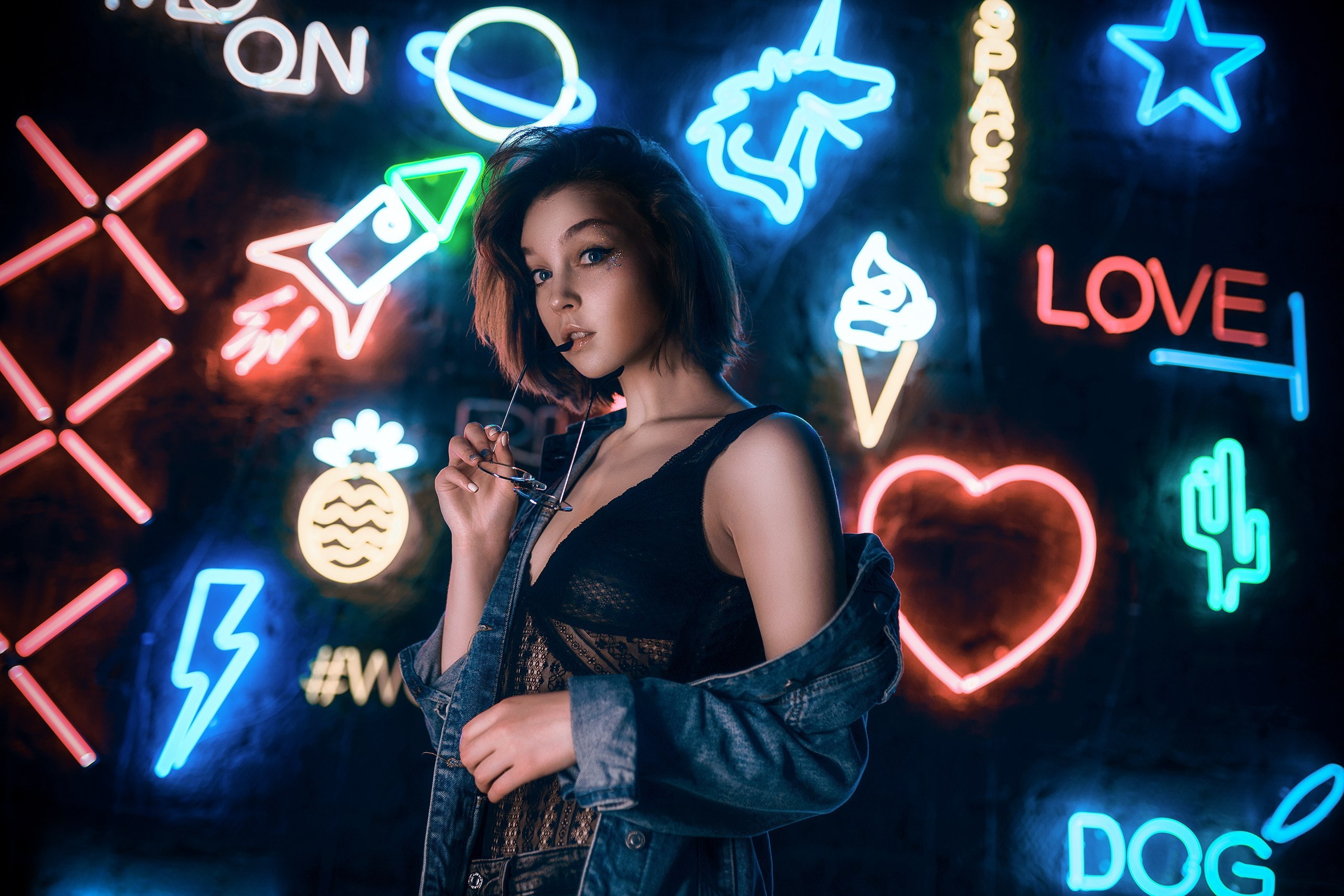 beauty, neon lights, front view, looking at viewer, standing, casual clothing, leisure activity, 2K, brunette, three quarter length, lifestyles, night, HD Wallpaper