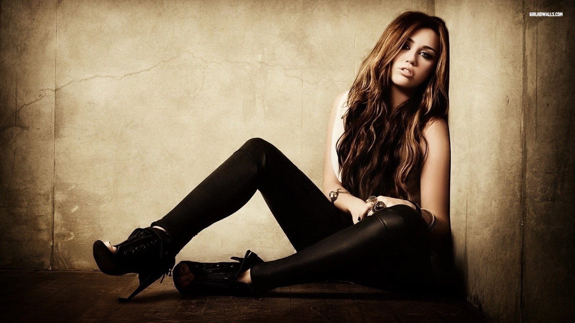 one person, 1080P, hair, lingerie, adult, sitting, young women, women, Miley Cyrus, Singers, portrait, looking at camera, young adult, beautiful woman, HD Wallpaper