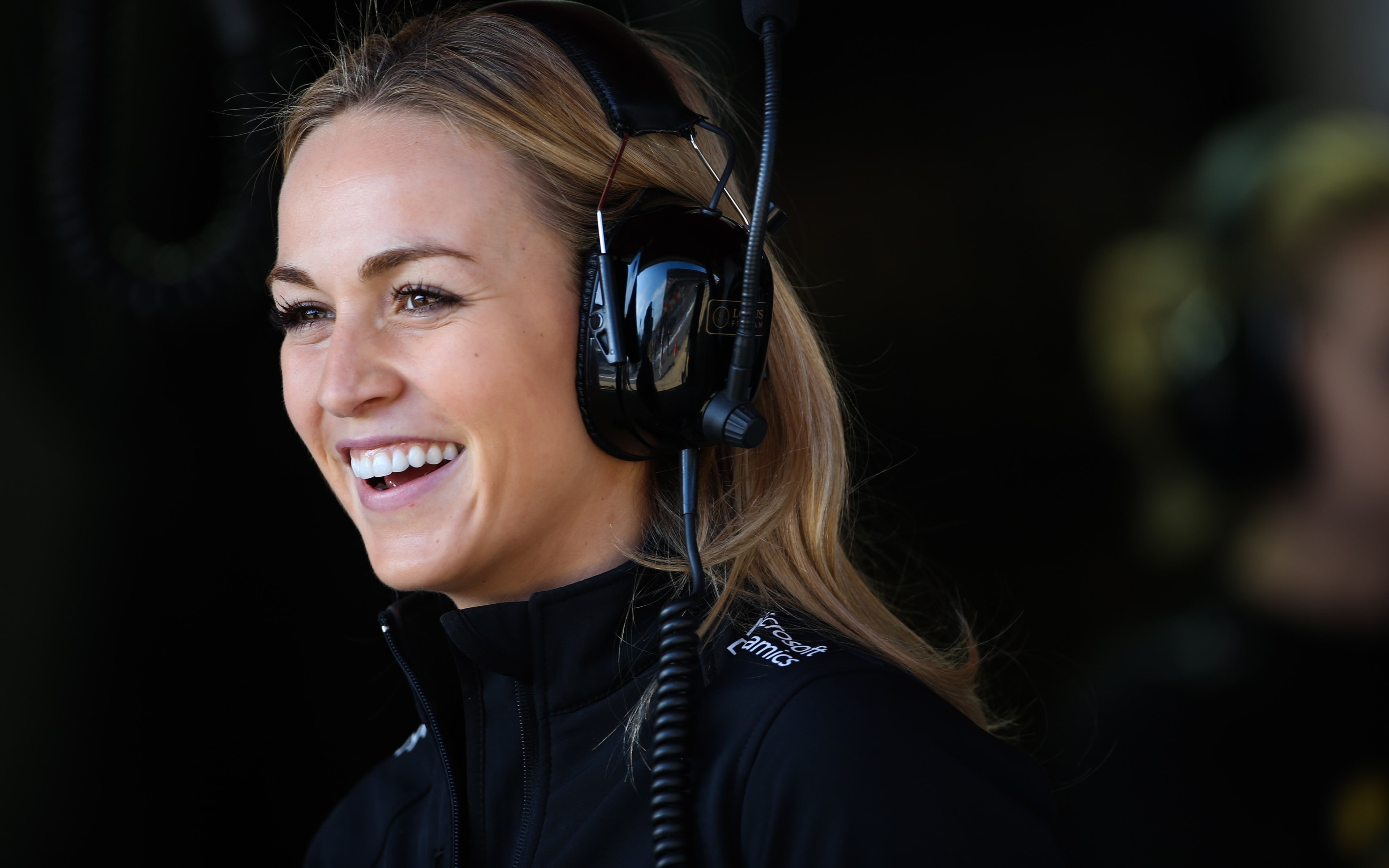 occupation, 4K, portrait, adult, hands-free device, saleswoman, blond hair, women, happiness, one person, business, smiling, Headsets, hair, headset, Driver, HD Wallpaper