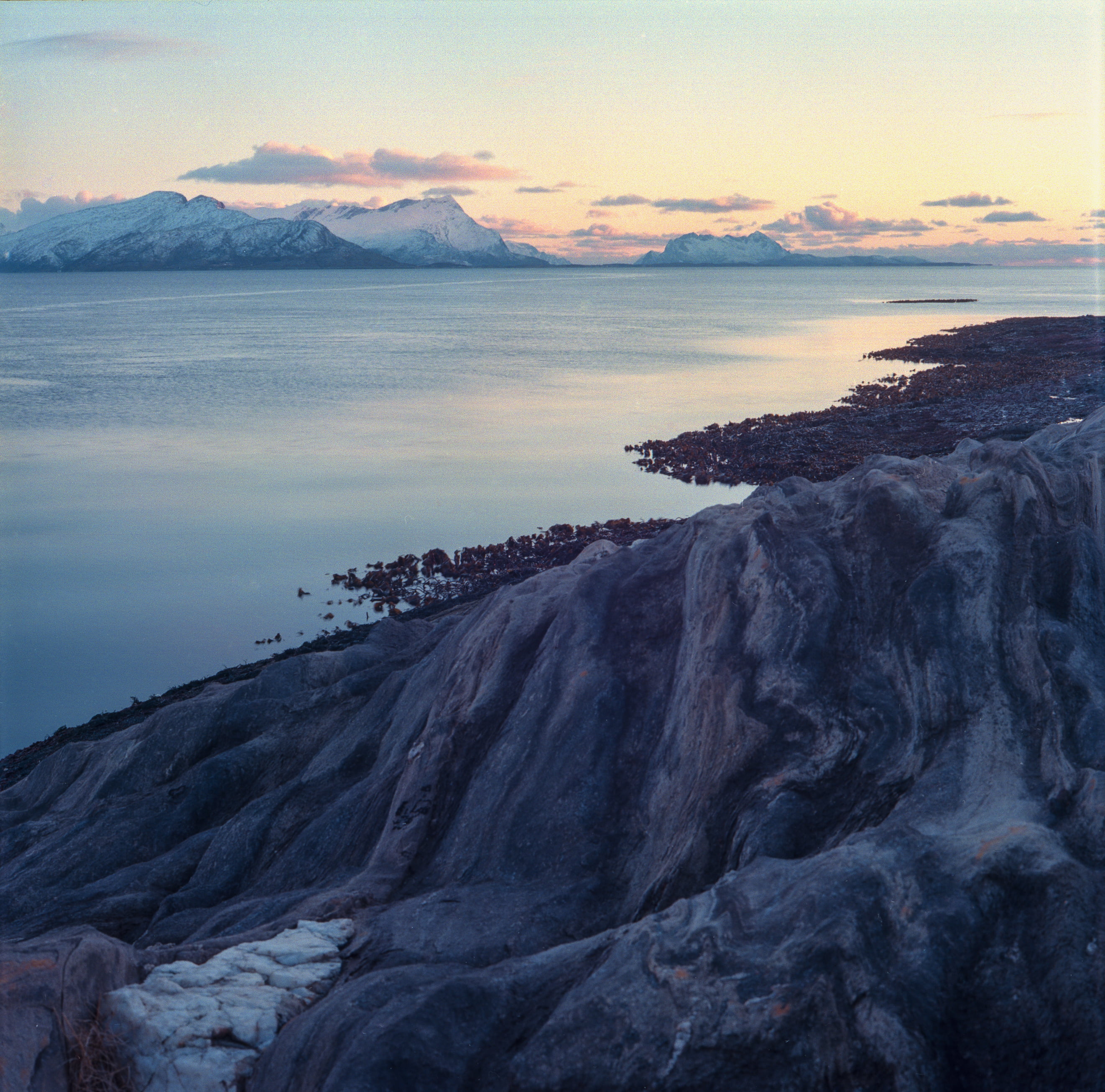 landscape, 6x6, Bodø, Pentacon, medium format, Nordland, brown, 2K, brown mountain, Carl Zeiss Jena, mountain, nature, snow, lake, Ektar, water, Norway, HD Wallpaper