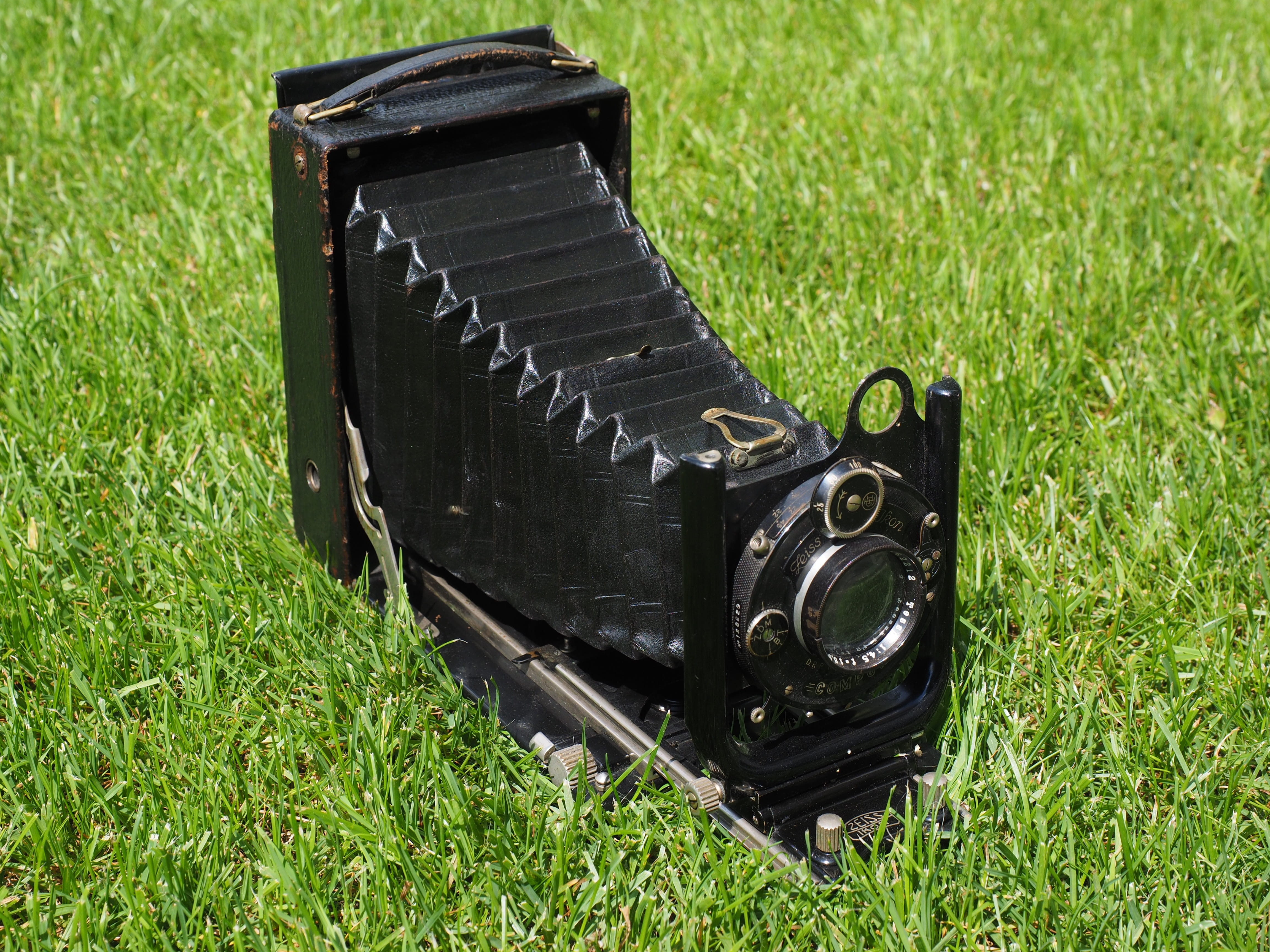 close-up, zeiss ikon ikonta, camera, land, lens, carl zeiss tessar lens, retro styled, nature, field, no people, metal, folding camera, zeiss ikon telma, HD Wallpaper