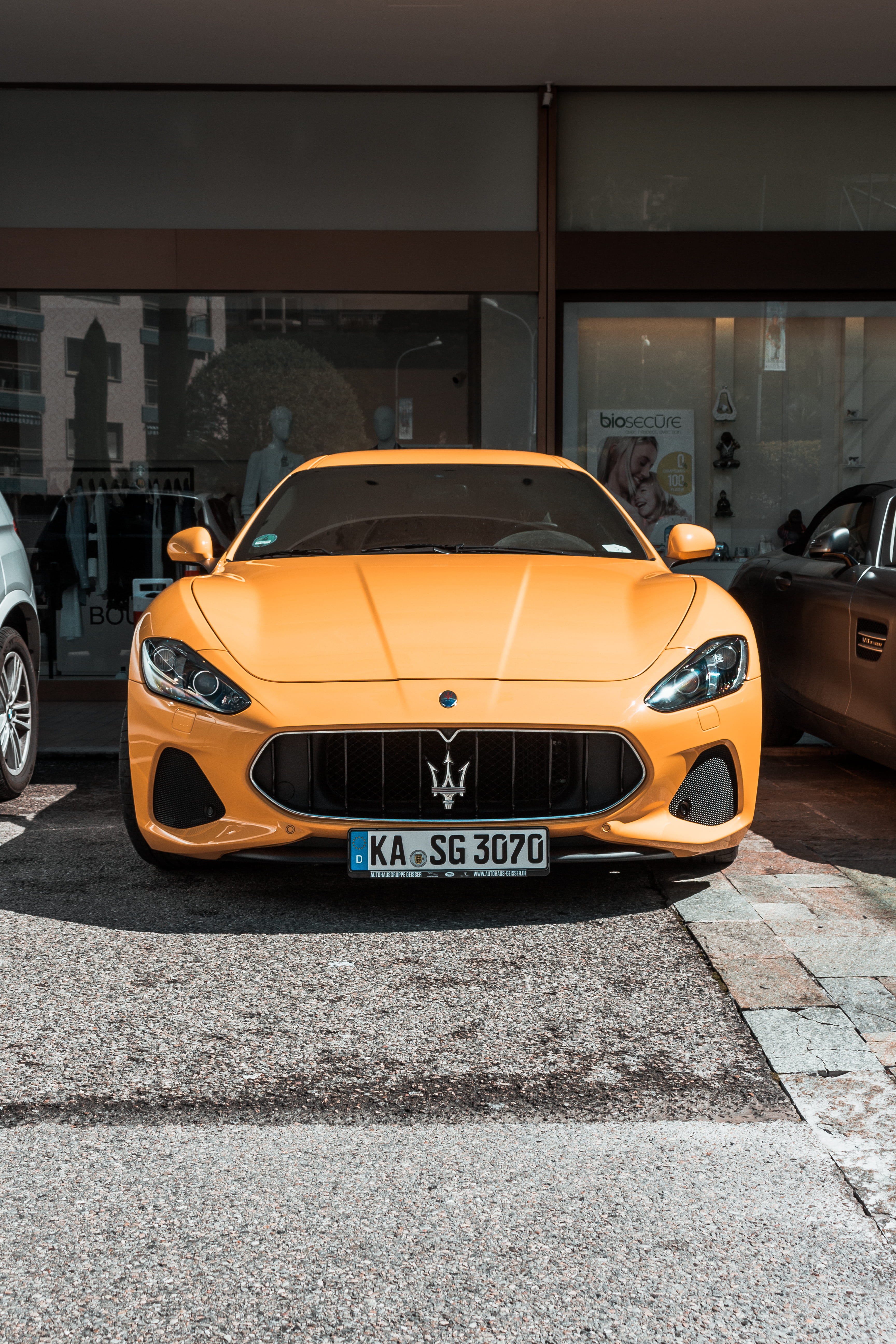 motor vehicle, human, monaco, vintage car, transportation, 5K, wheel, building exterior, taxi, automobile, machine, car wheel, yellow taxi, outdoors, car, Phone HD Wallpaper