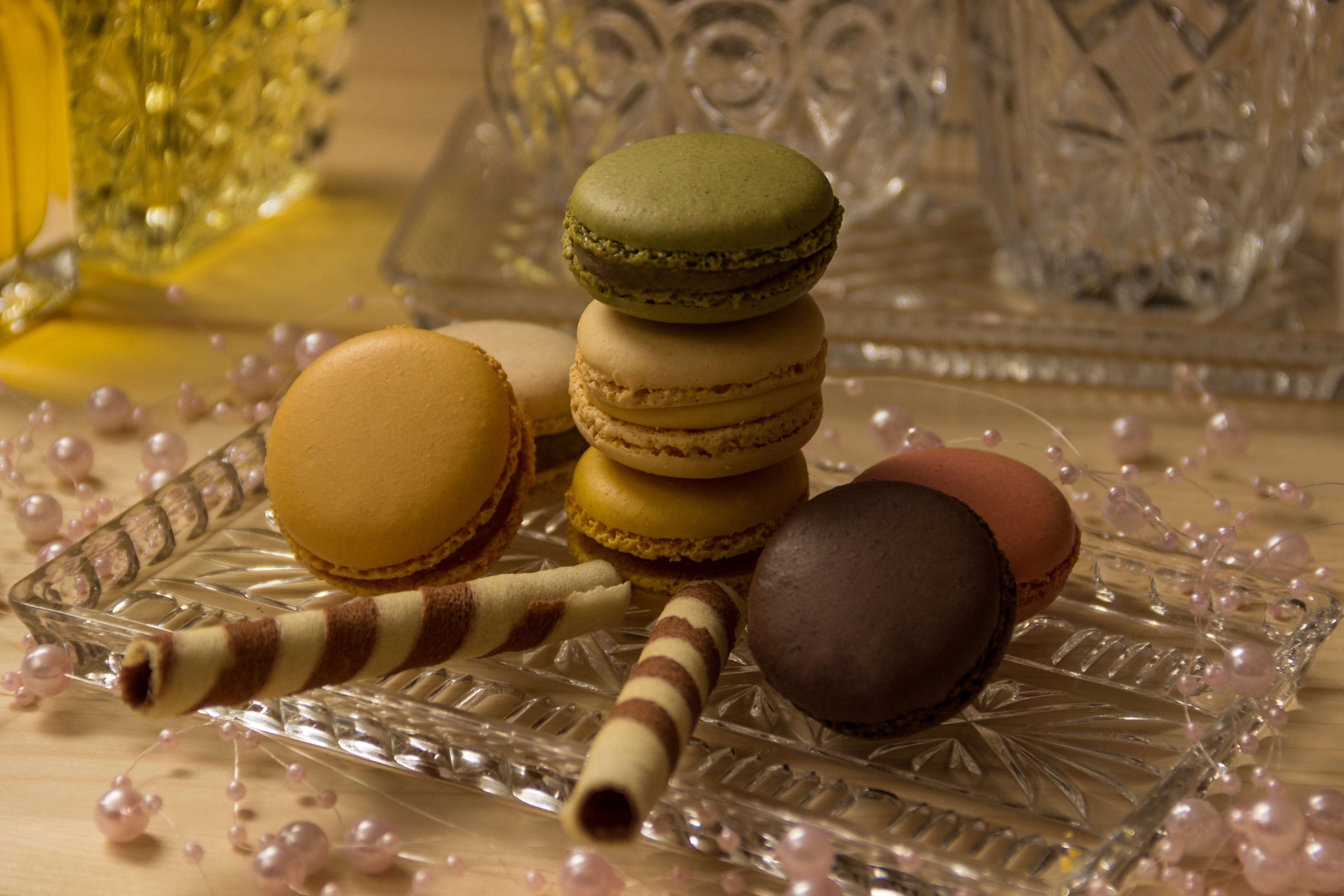 food, no people, pastel, double biscuits, christmas ornament, meringue pastries, luxury, gold colored, sweetness, jewelry, celebration, selective focus, HD Wallpaper