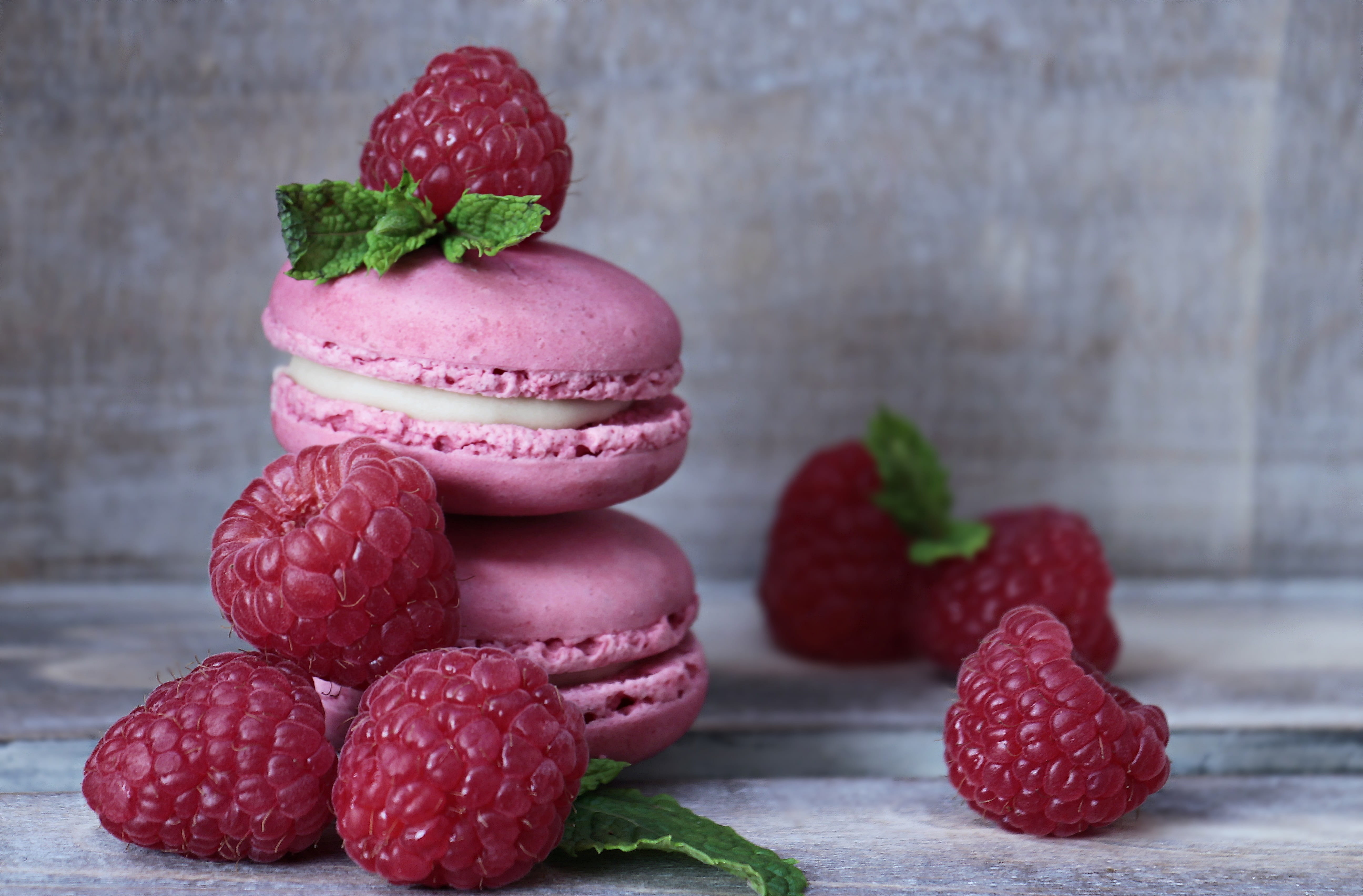 sweet food, focus on foreground, strawberries, map, fruit, french food, raspberries, temptation, cream layer, still life, meringue pastries, ready-to-eat, HD Wallpaper