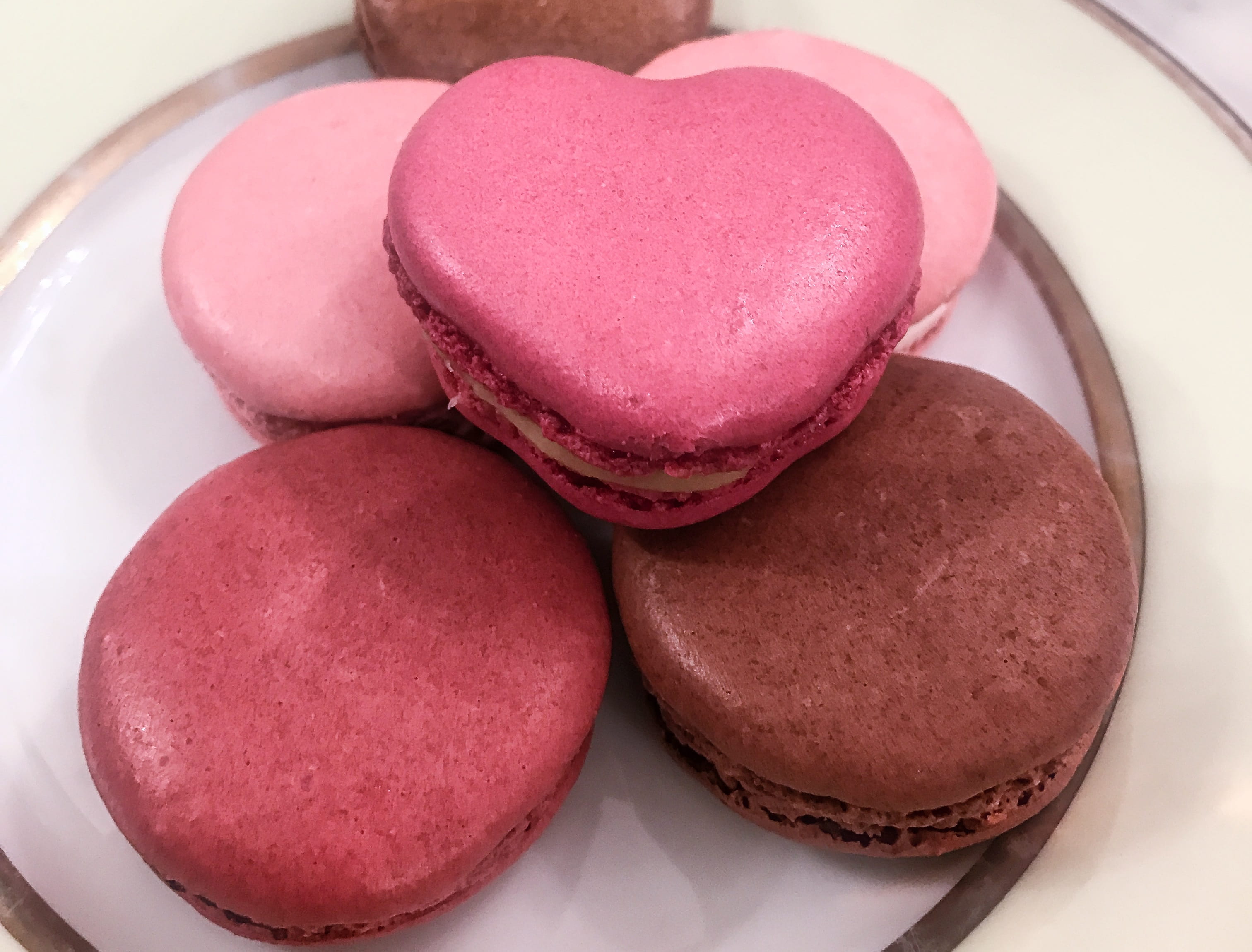 valentines day - holiday, baked, french, sweet food, pastry, color, Macarons, unhealthy eating, delicious, macarrons, indulgence, cookie, colorful, bakery, HD Wallpaper