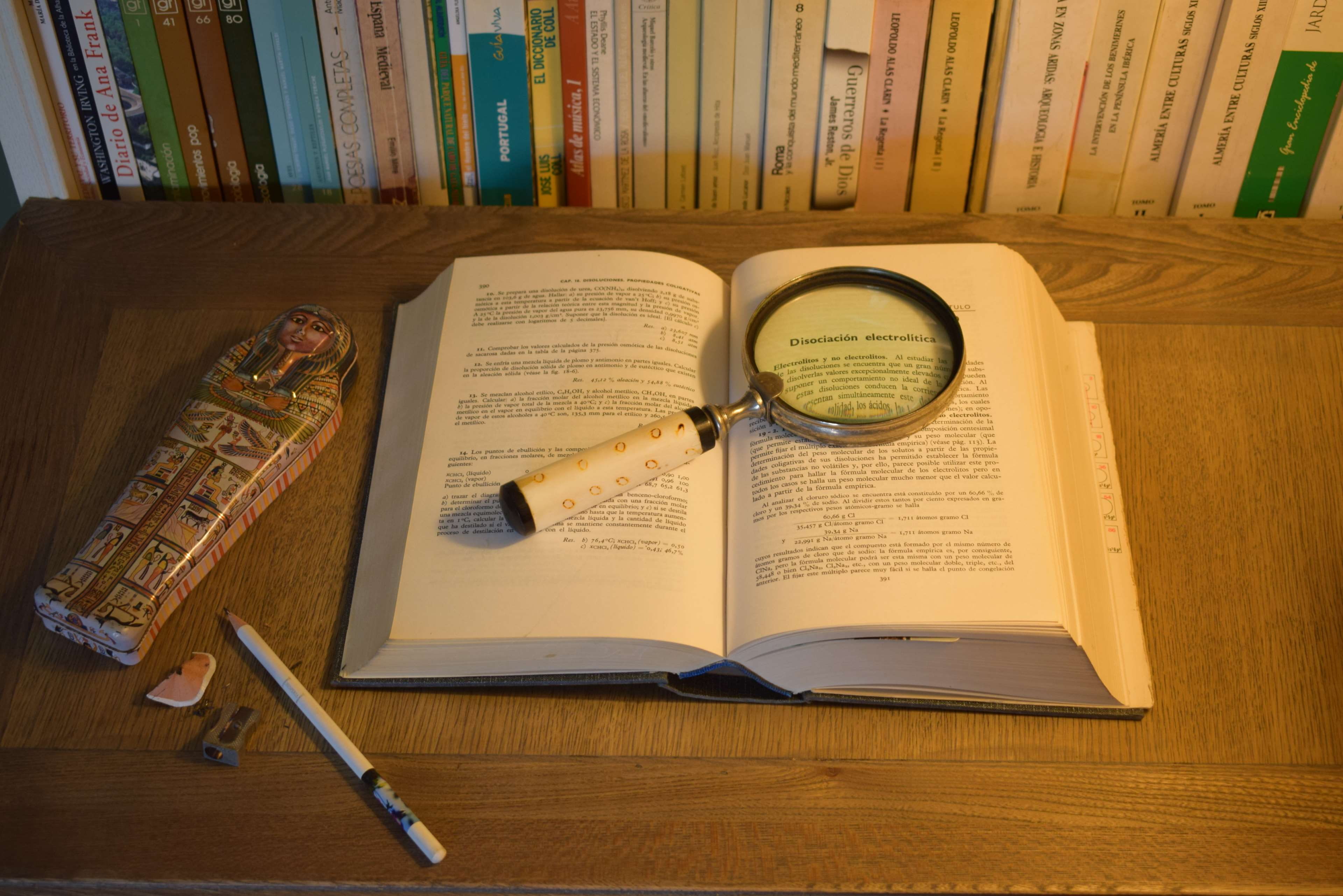 publication, libro, egipto, paper, studying, book, wood - material, boblioteca, learning, 4K, no people, bookshelf, pen, estudio, education, still life, HD Wallpaper