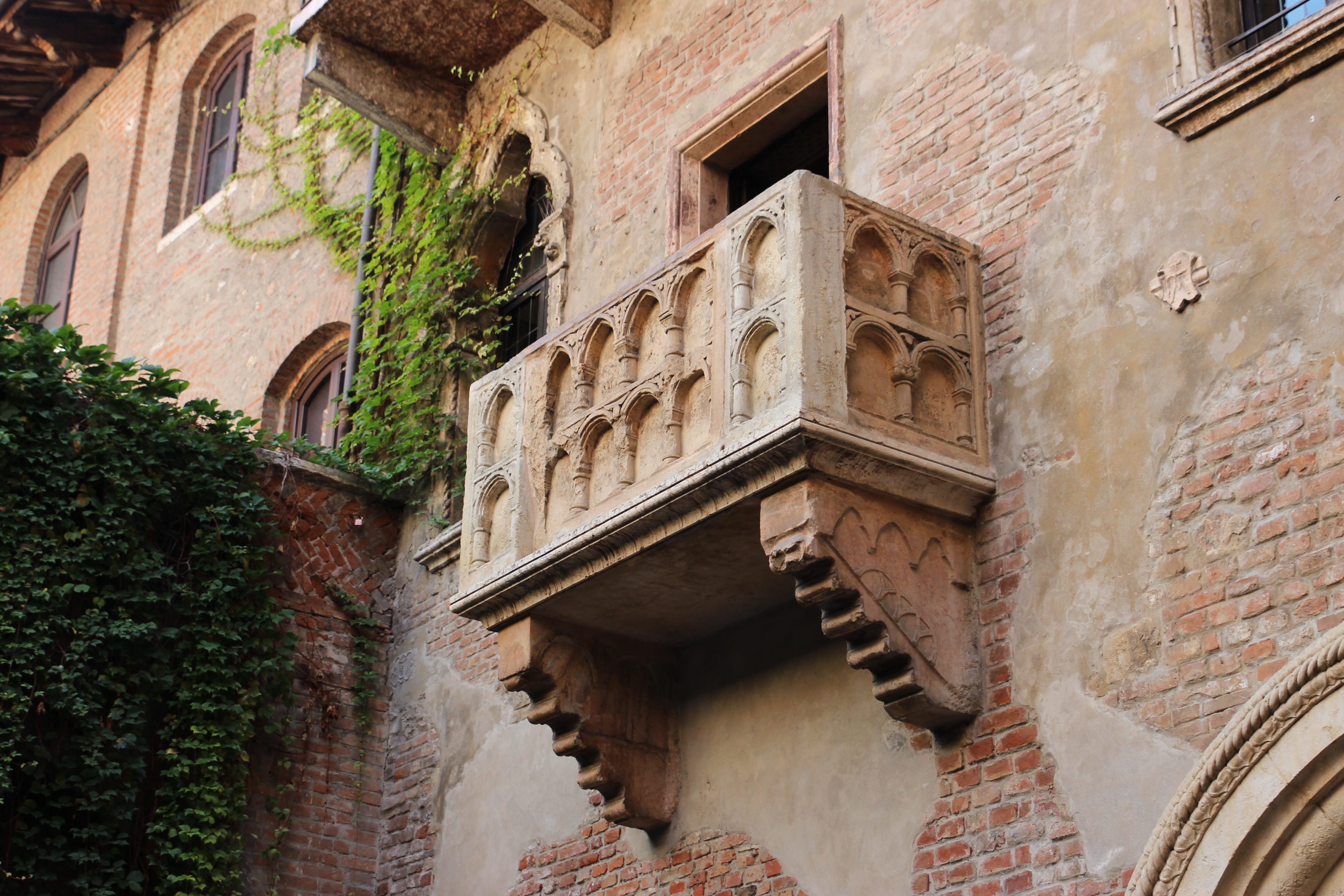 architecture, nature, brick, arch, built structure, ancient, julliet, juliet, tourism, romeo, plant, novel, old, no people, stone wall, travel destinations, HD Wallpaper