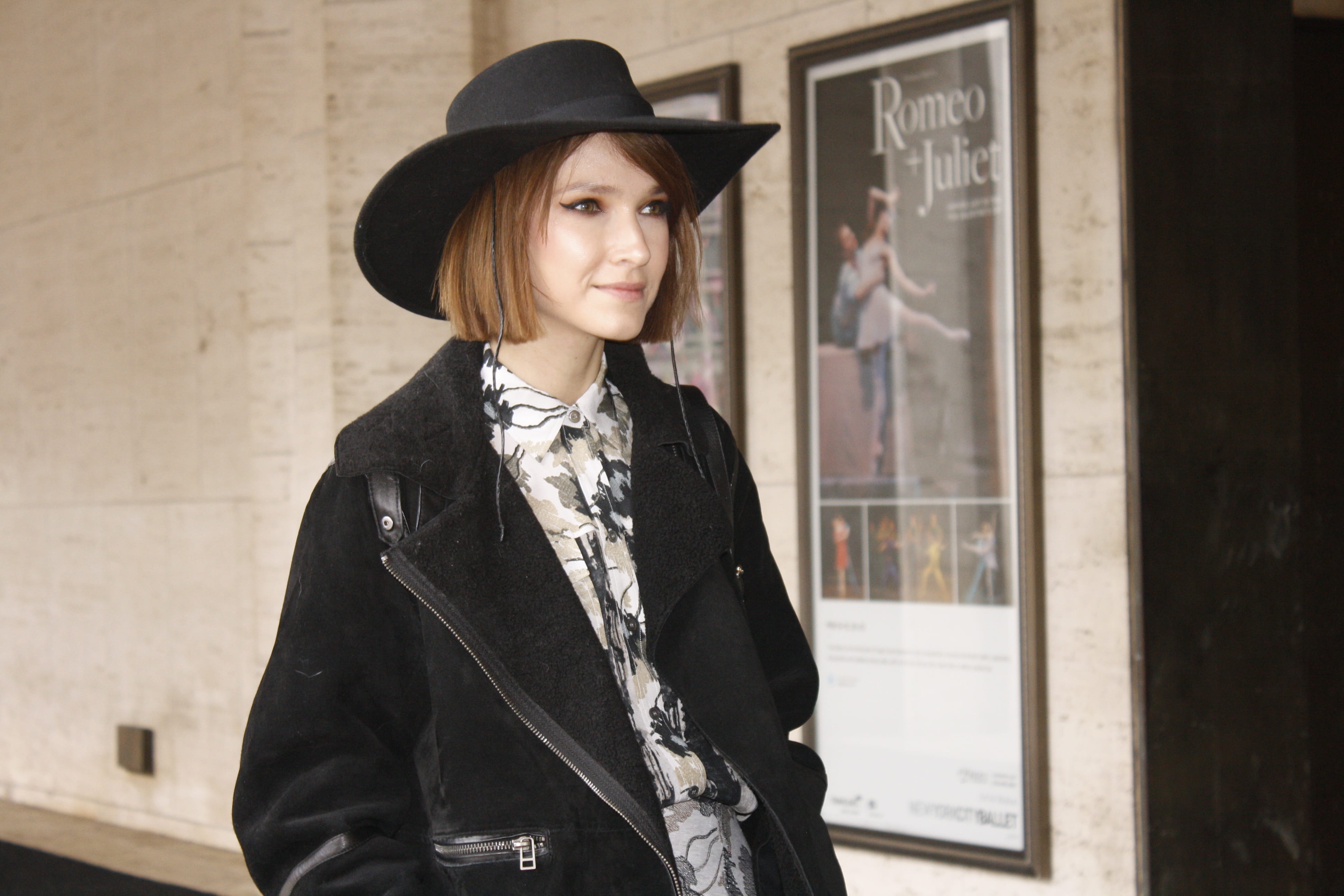 lifestyles, clothing, black color, leather, new york, juliet, waist up, young adult, short hair, beside, young women, 4K, street style style, beauty, beautiful woman, HD Wallpaper