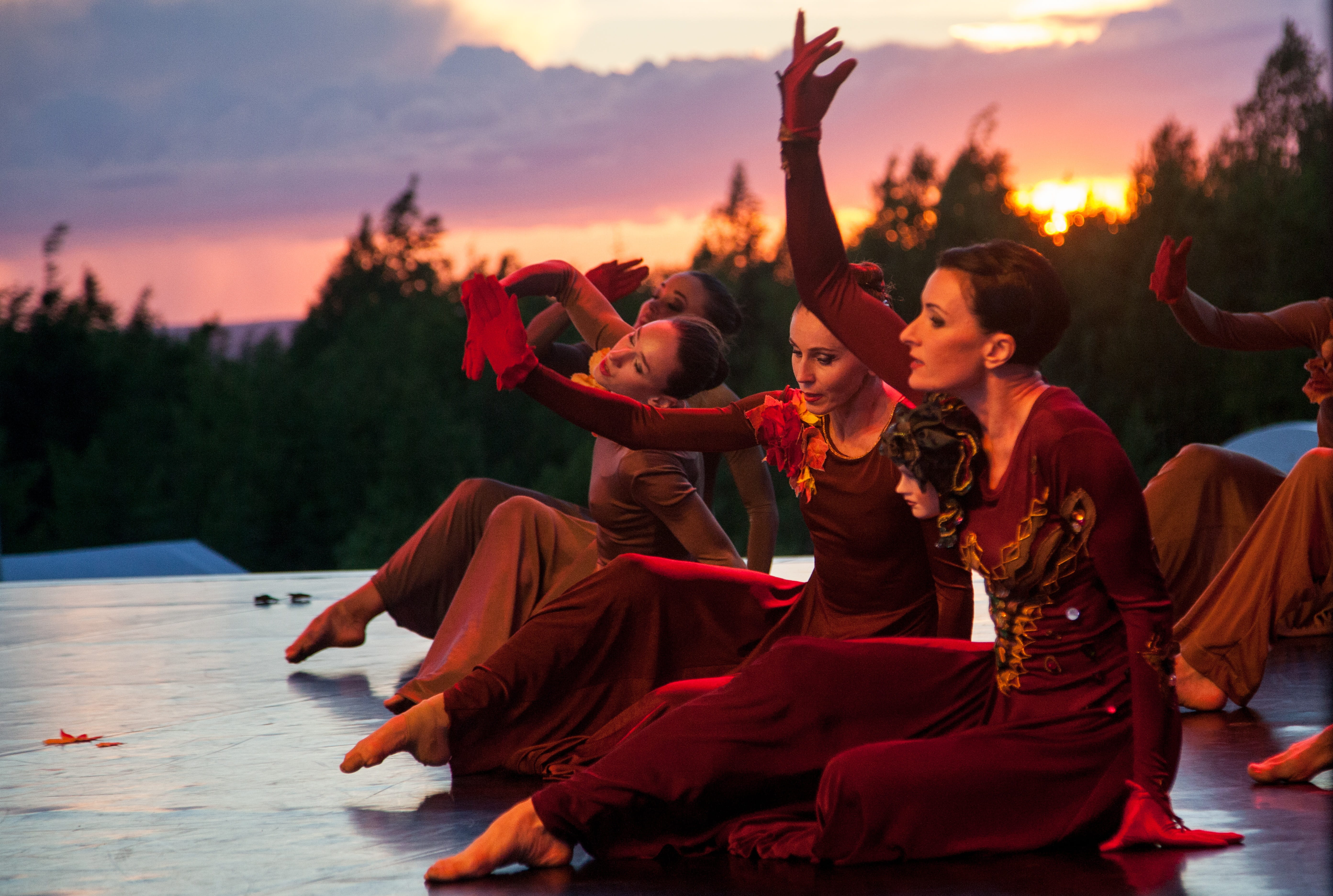 group of people, spirituality, nature, romeo and juliet, culture, full length, traditional clothing, adults only, men, women, leisure activity, ballet at sunset, HD Wallpaper