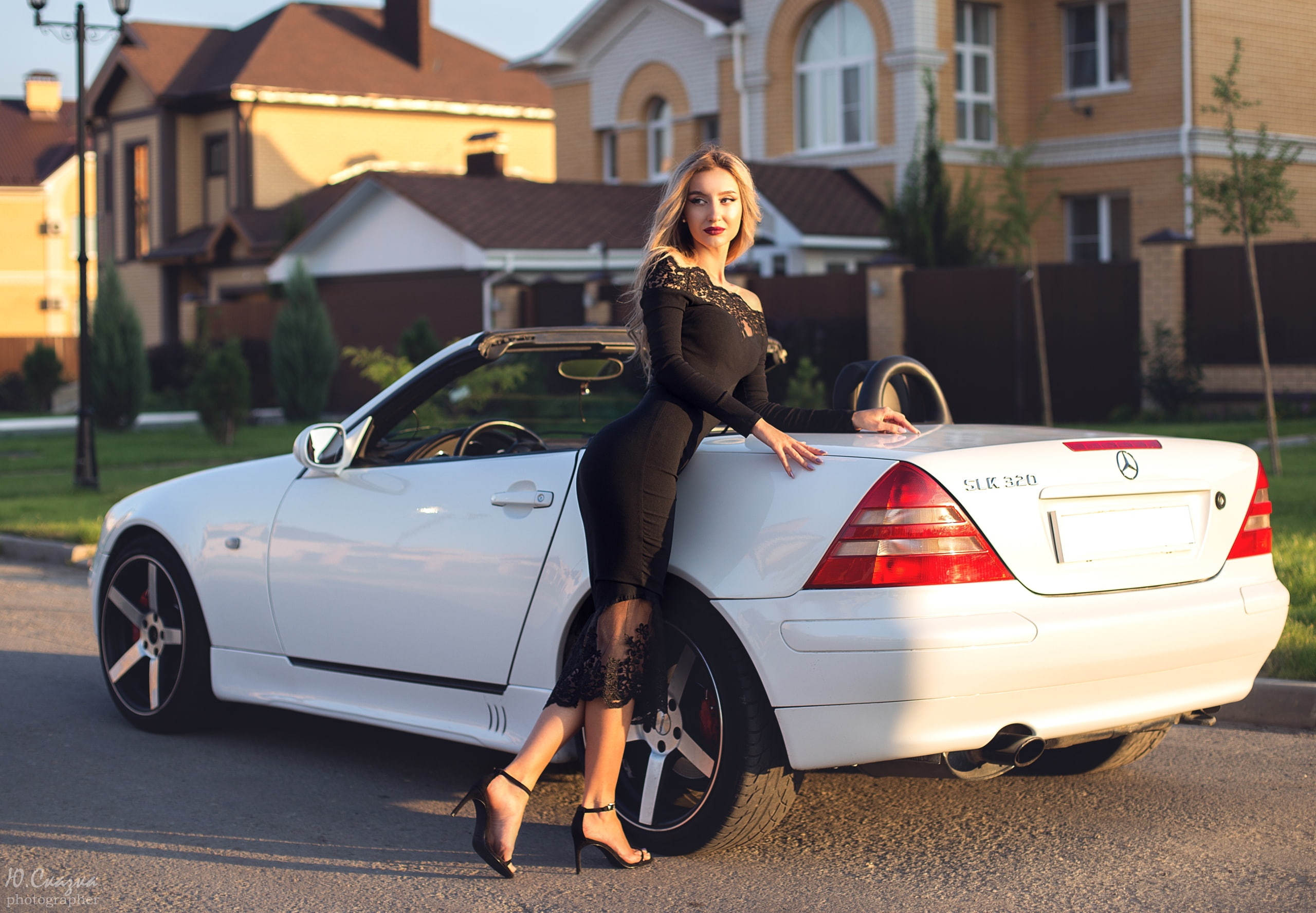 building exterior, real people, house, model, mode of transportation, fashion, women with cars, luxury, dress, young women, land vehicle, transportation, HD Wallpaper