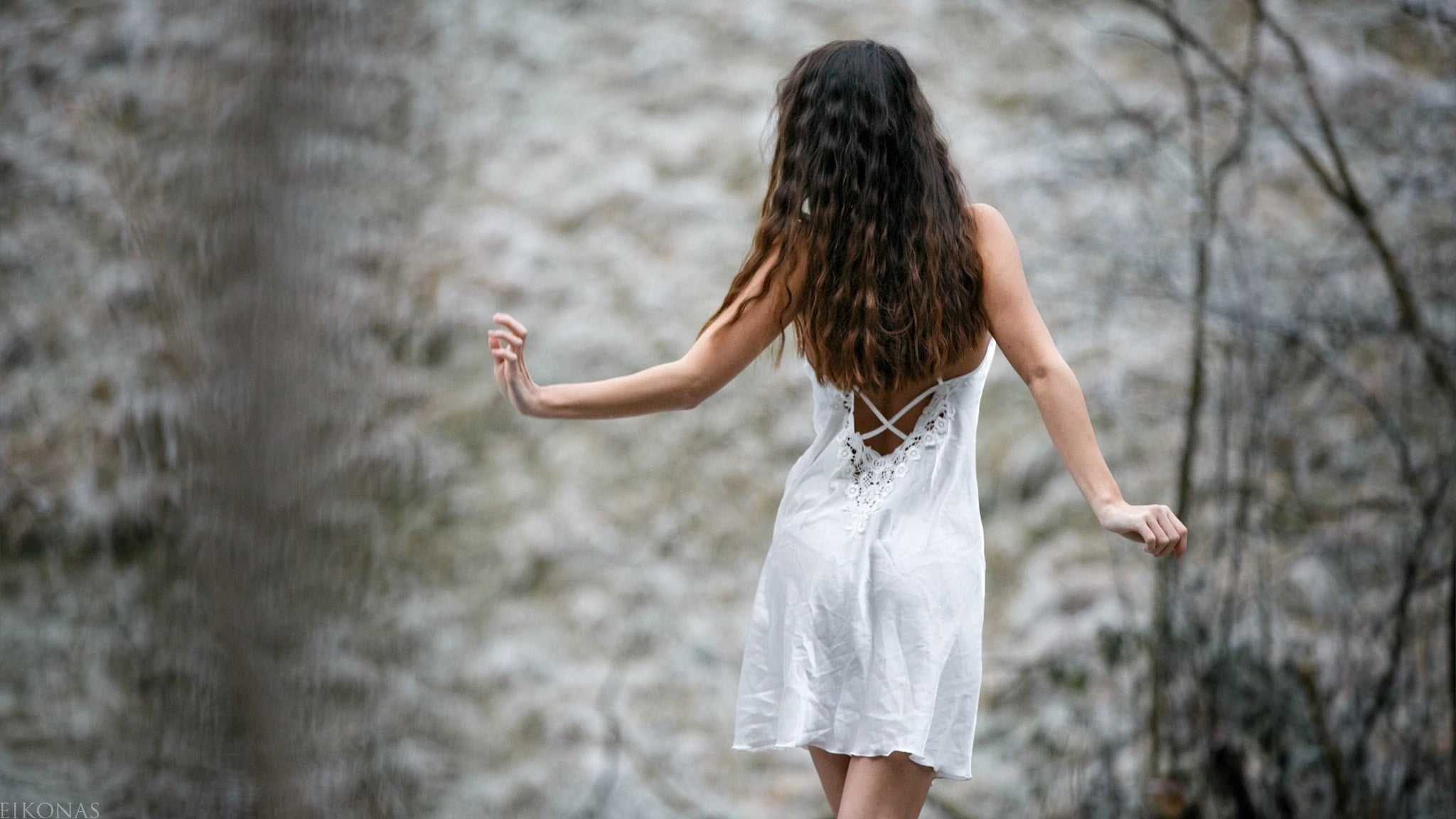 clothing, nature, women, carefree, 1080P, brown hair, adult, human arm, freedom, model, three quarter length, depth of field, human hair, leisure activity, HD Wallpaper