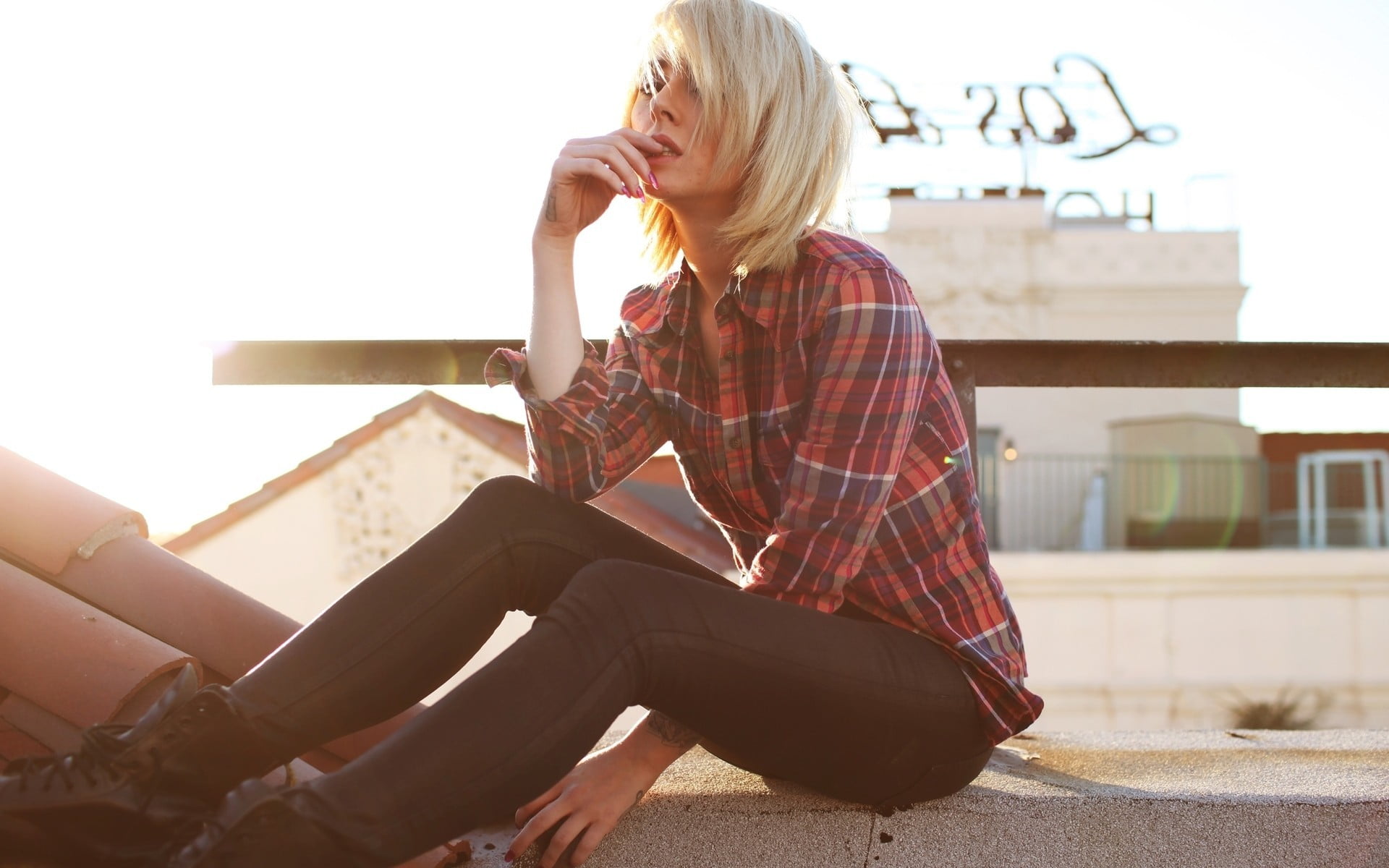 casual clothing, 1080P, relaxation, leisure activity, painted nails, outdoors, young adult, model, adult, real people, day, urban, lifestyles, looking at viewer, HD Wallpaper