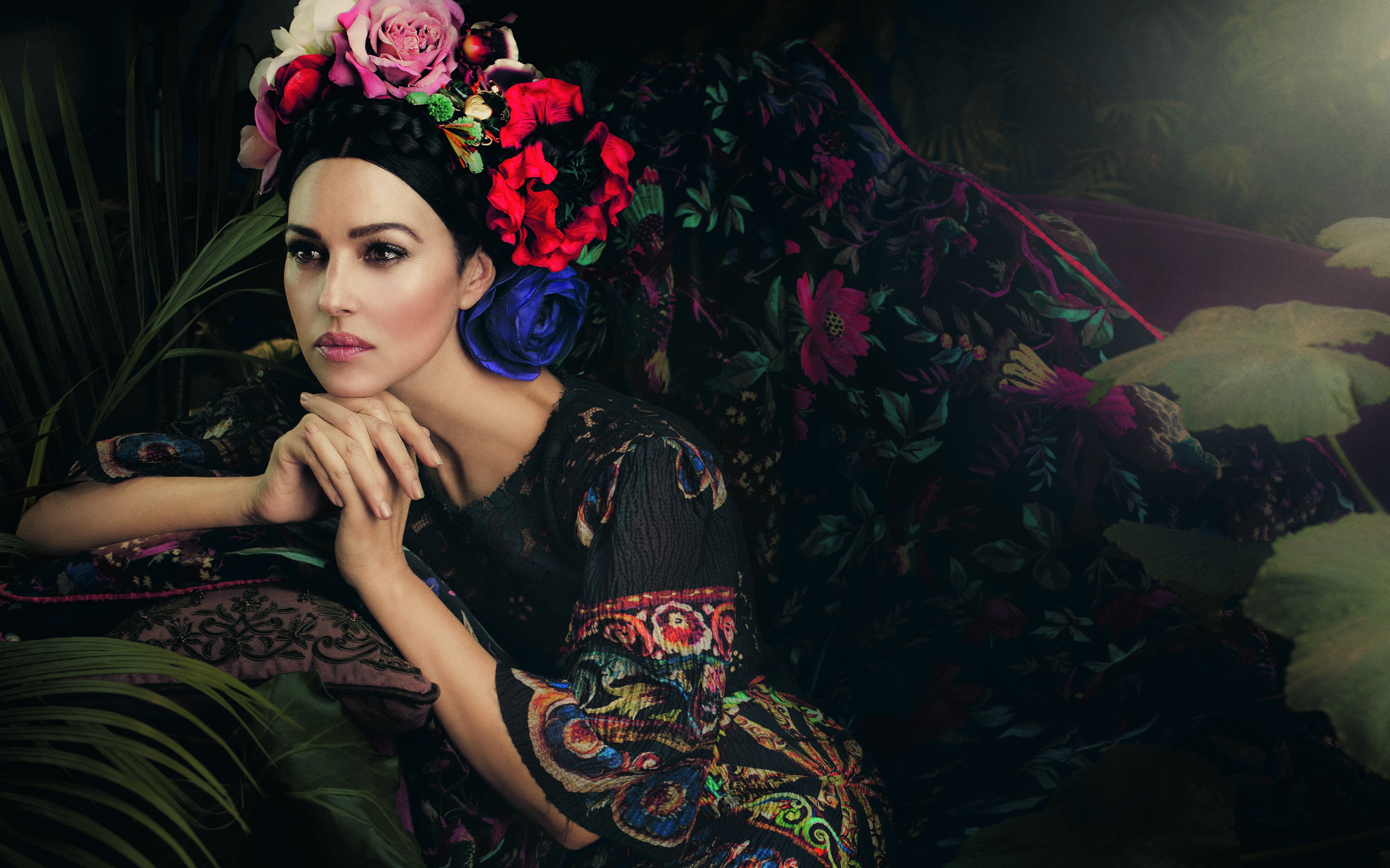 4K, Cushion, Monica Bellucci, Actresses, Petal, Leaf, Flower, Dress, Plant, Sofa, HD Wallpaper