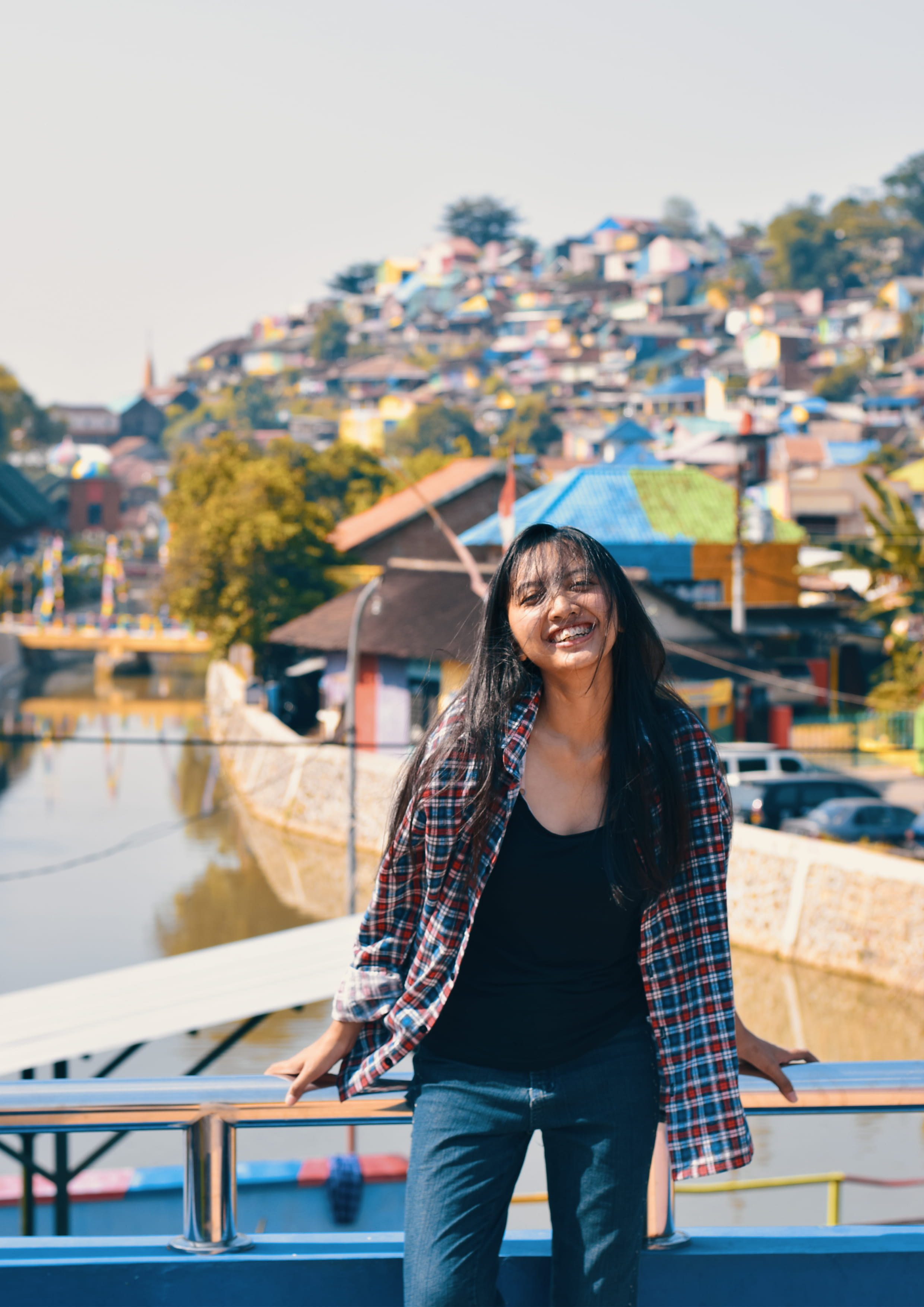 stainless, 2K, girl, day, outdoor, casual clothing, smile, river, real people, built structure, leaning, three quarter length, emotion, one person, young adult, Phone HD Wallpaper