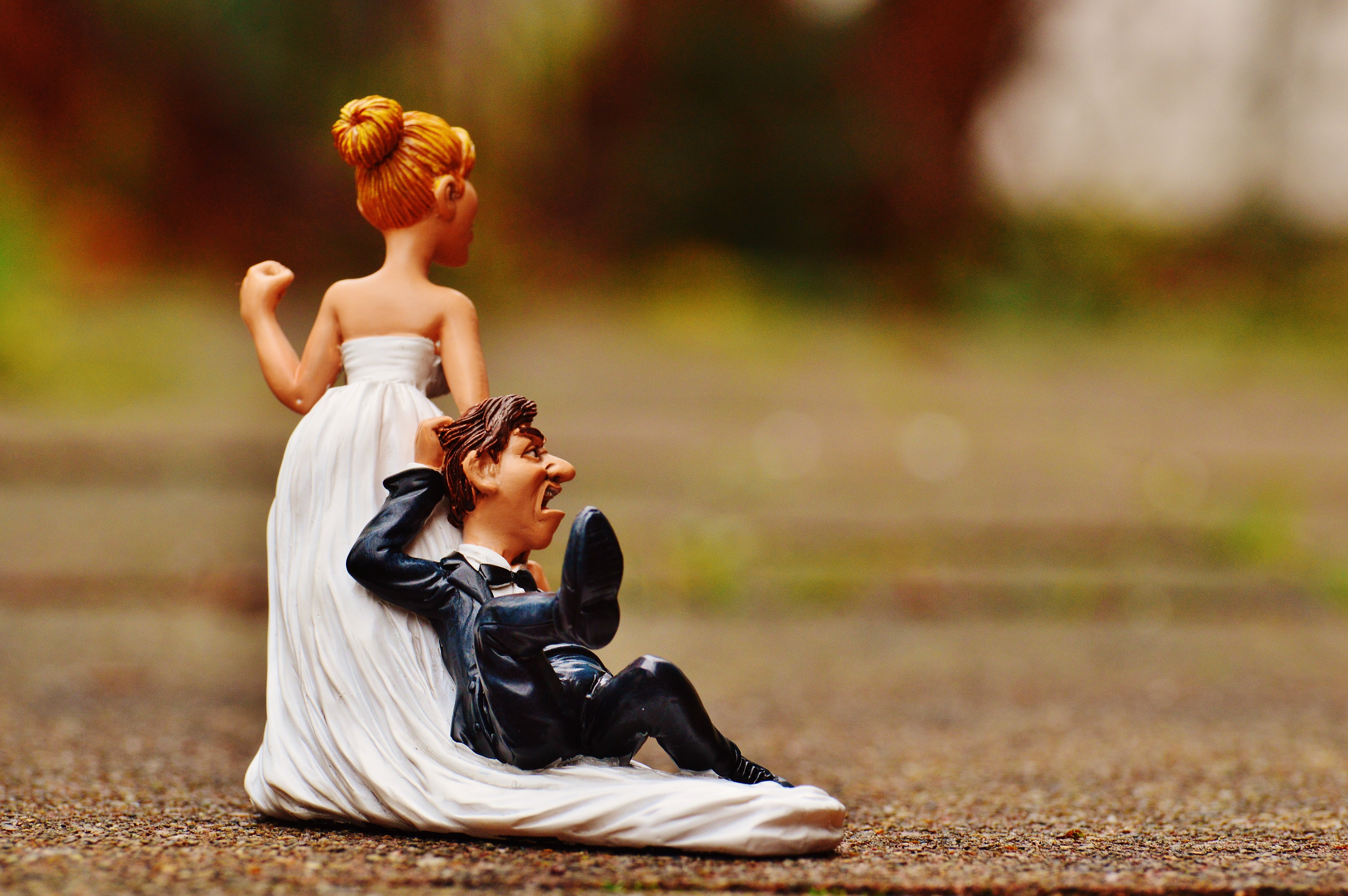 young Adult, young women, man, spouses, connectedness, marry, couple - relationship, pulling, bride and groom, focus, to force, dyed red hair, deco, together, HD Wallpaper