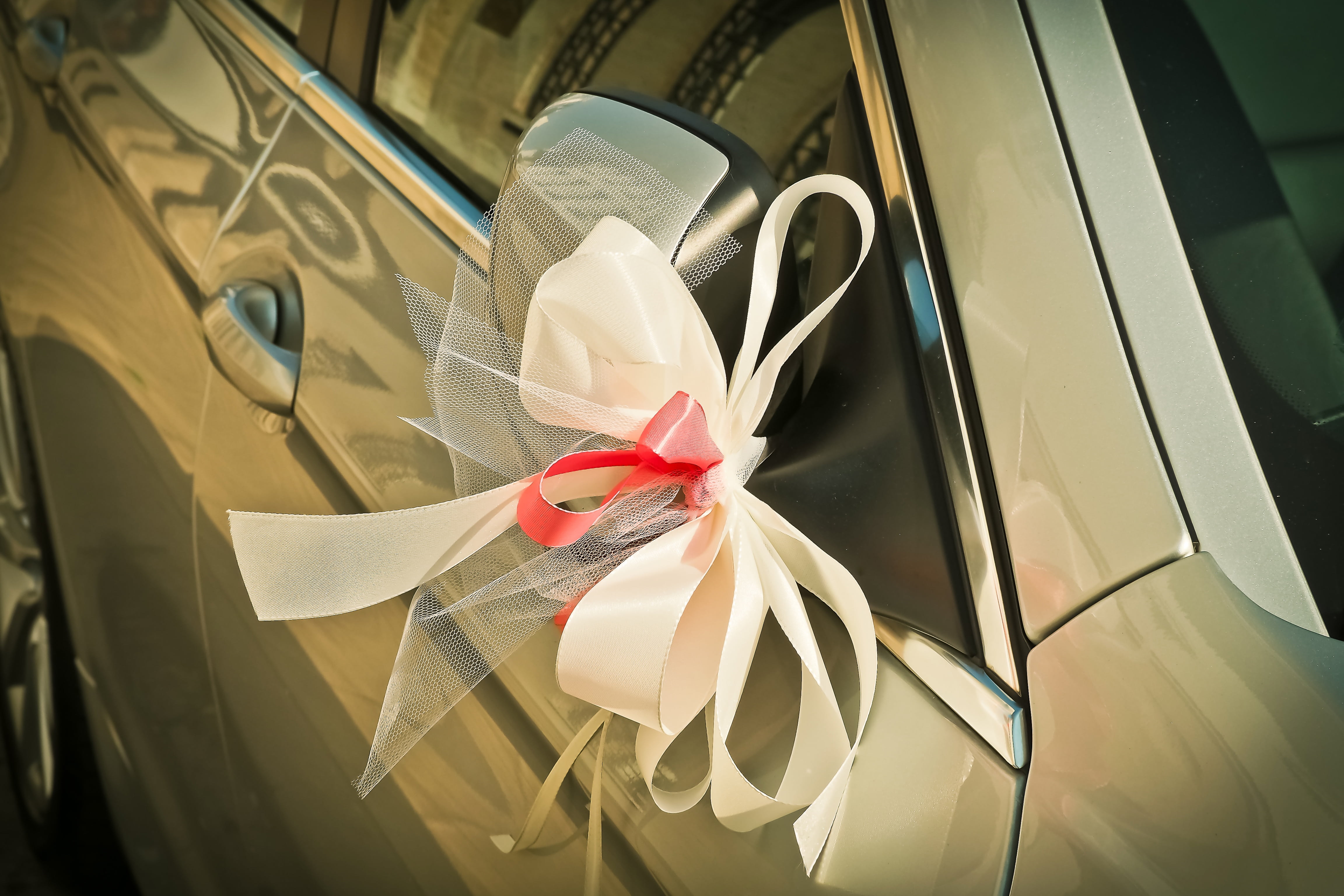 romance, ribbon, pkw, bride and groom, romantic, red, marriage, bow, transparent, indoors, car decorations, wedding bands, white, wedding, store, deco, HD Wallpaper