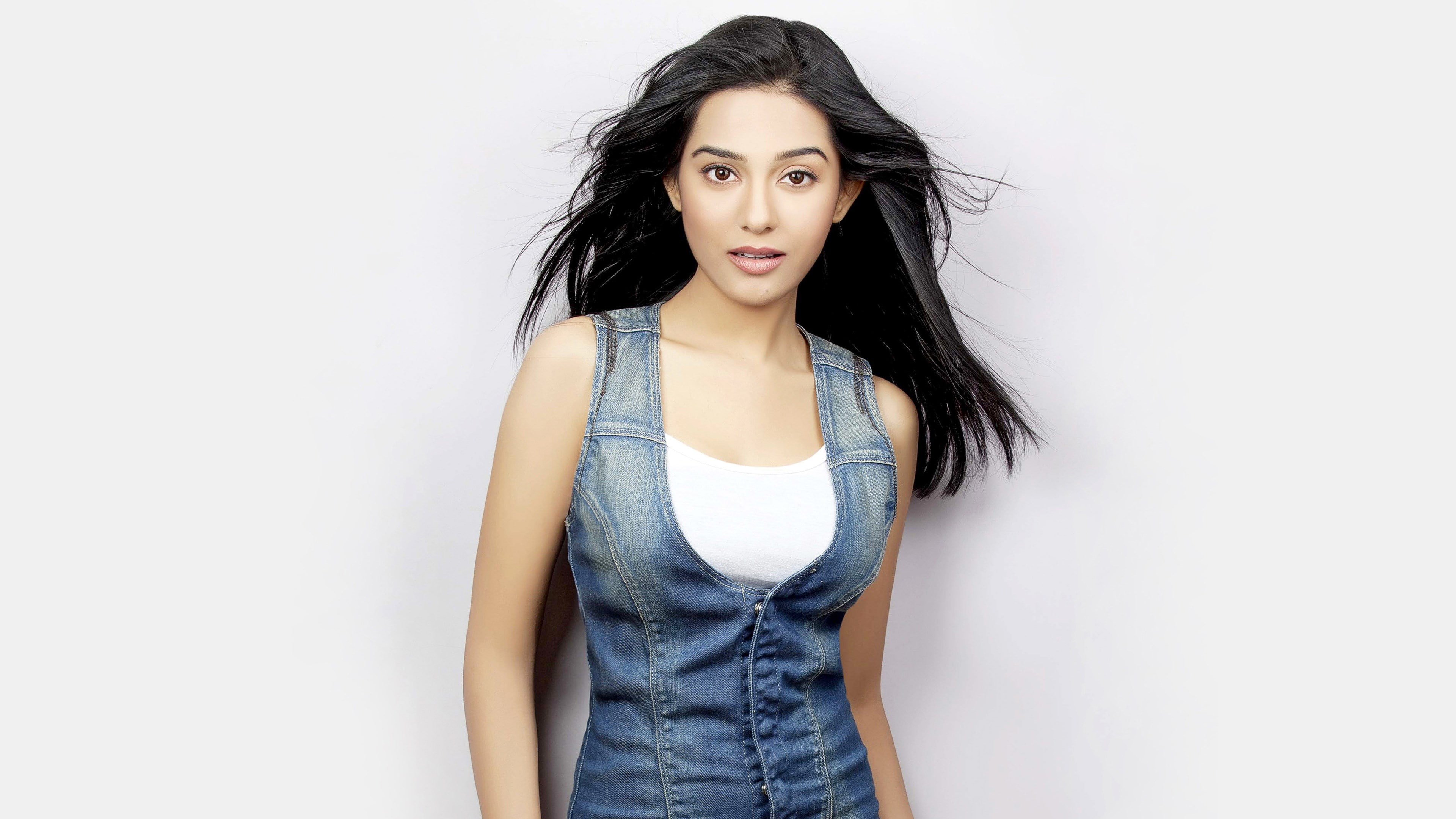 one person, looking at camera, standing, copy space, beautiful woman, hairstyle, beauty, hair, amrita rao, portrait, indoors, 4K, jeans, teenager, young women, HD Wallpaper