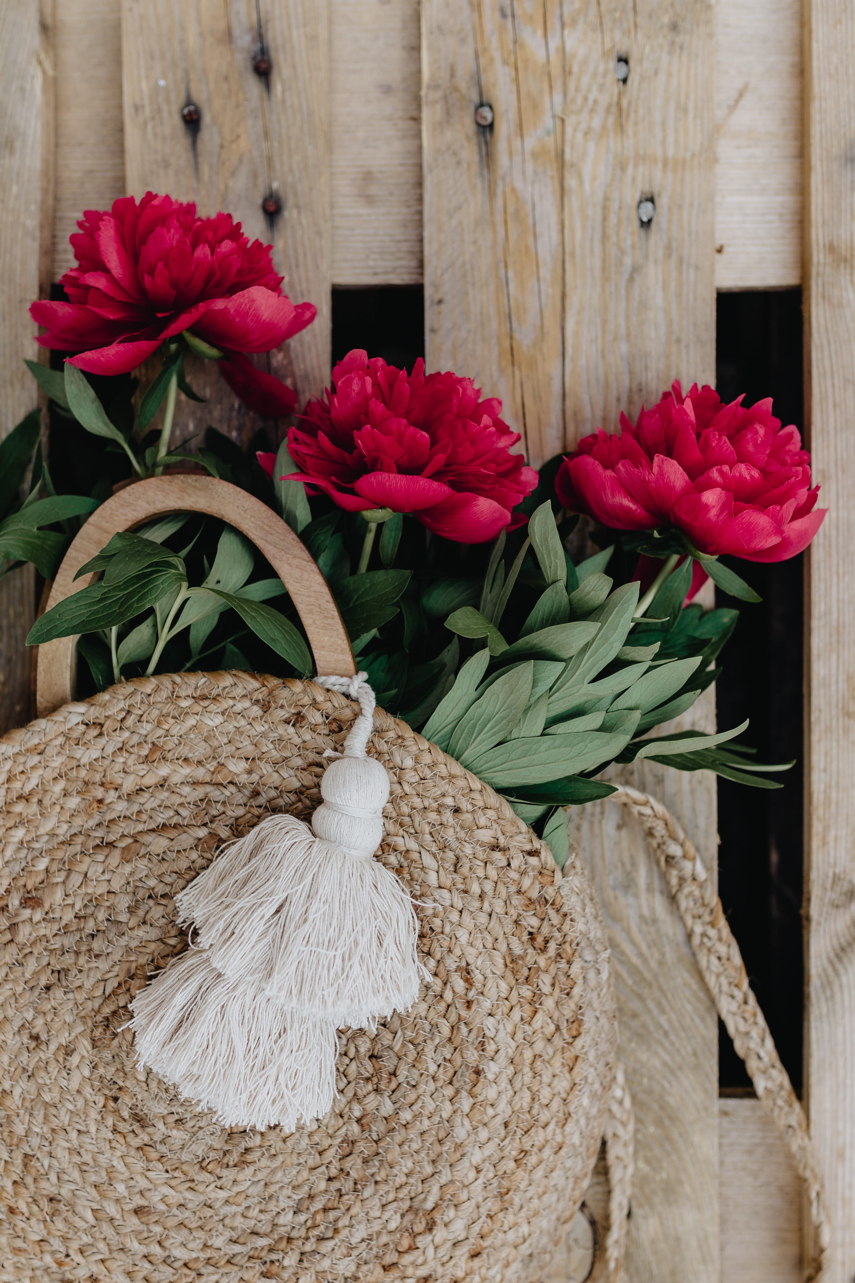 close-up, table, zara bag, peony, plant, plant part, wood - material, petal, leaf, no people, flowers, blooming, floral, raffia basket, freshness, nature, Phone HD Wallpaper