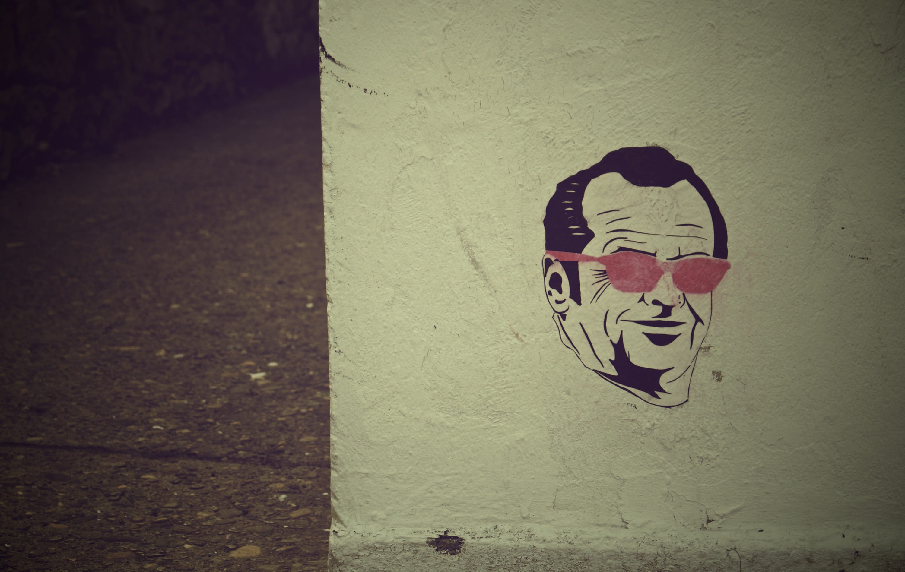 day, mafia, sign, street art, face, security, bandit, architecture, nature, hanging, outdoors, protection, sport, no people, cartoon, burglar, jack nicholson, HD Wallpaper