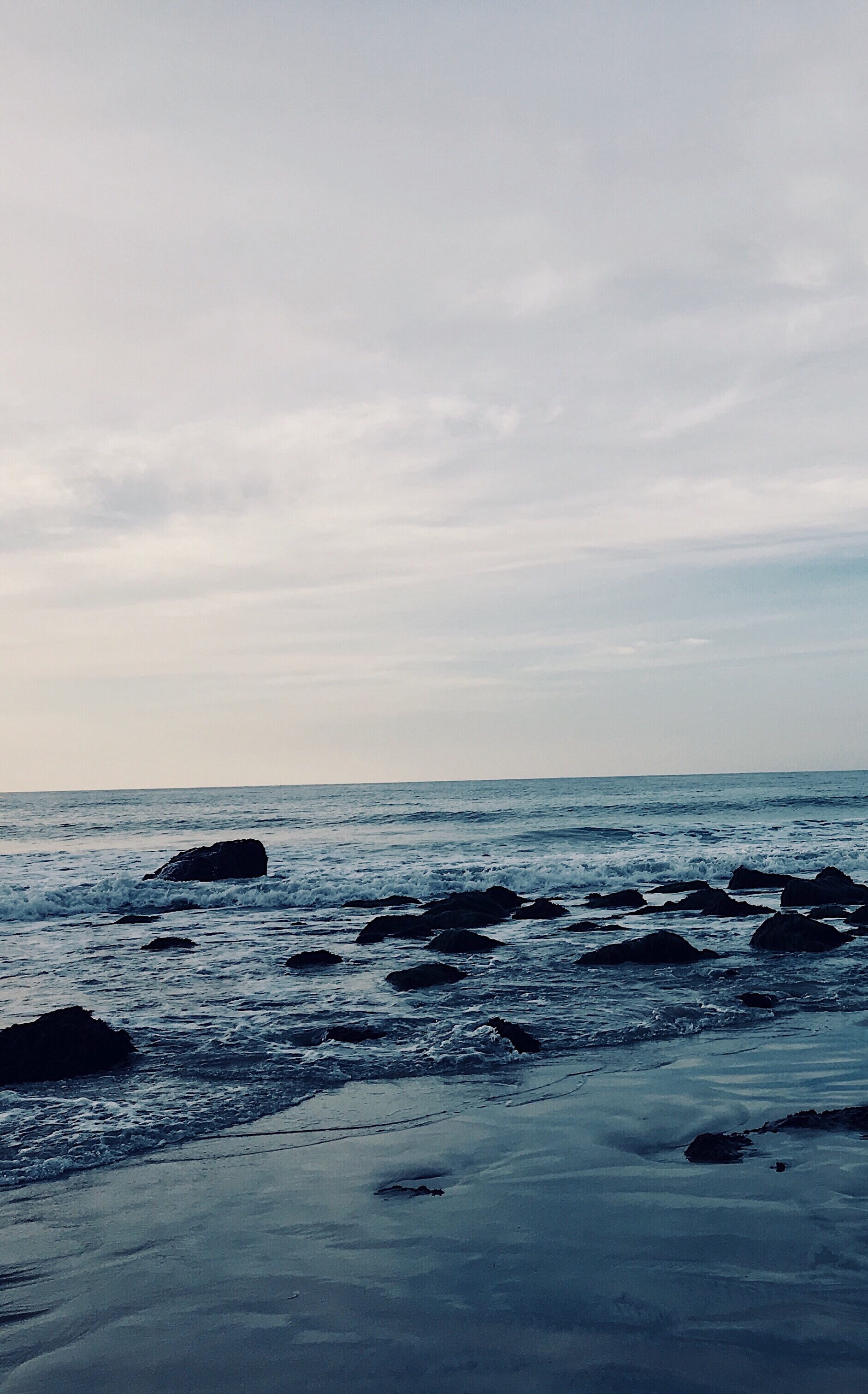 horizon over water, waterscape, beauty in nature, solid, background, cloud, 2K, tranquil scene, rock - object, seascape, tranquility, nature, Phone HD Wallpaper