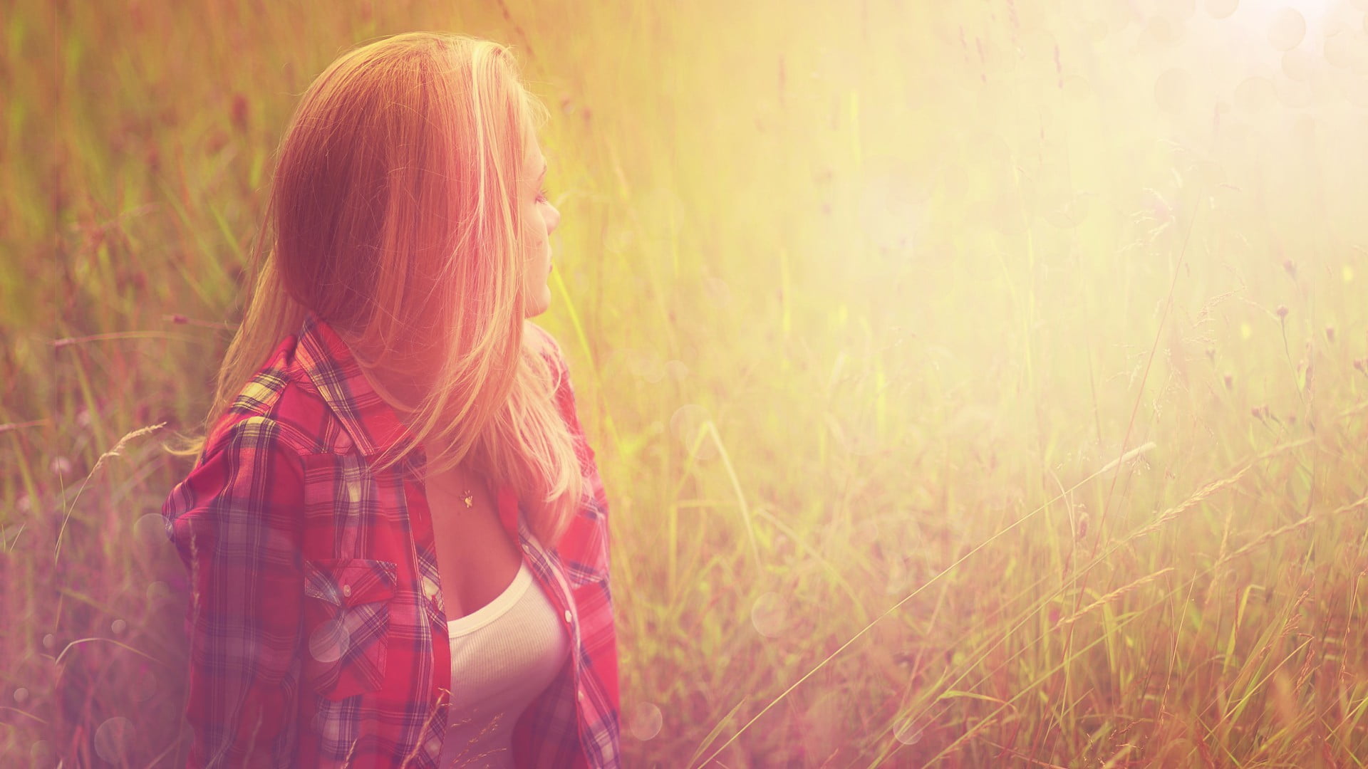 1080P, plant, lifestyles, diffused, outdoors, land, day, casual clothing, one person, hairstyle, real people, blonde, grass, sunlight, field, long hair, HD Wallpaper