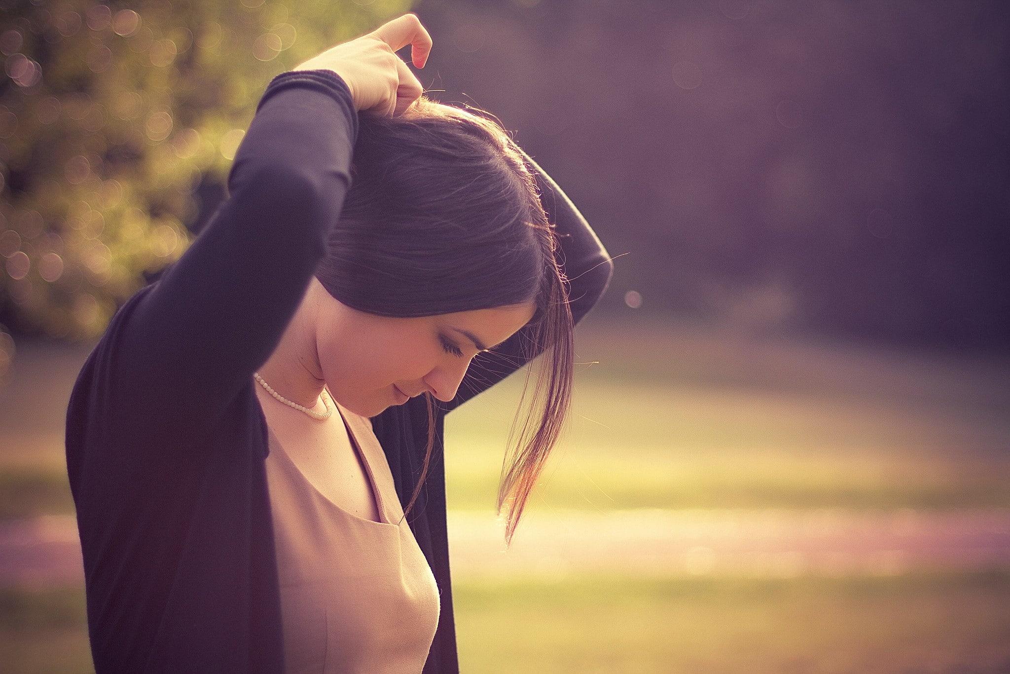 hands in hair, bokeh, women, 1080P, women outdoors, brunette, diffused, profile, HD Wallpaper