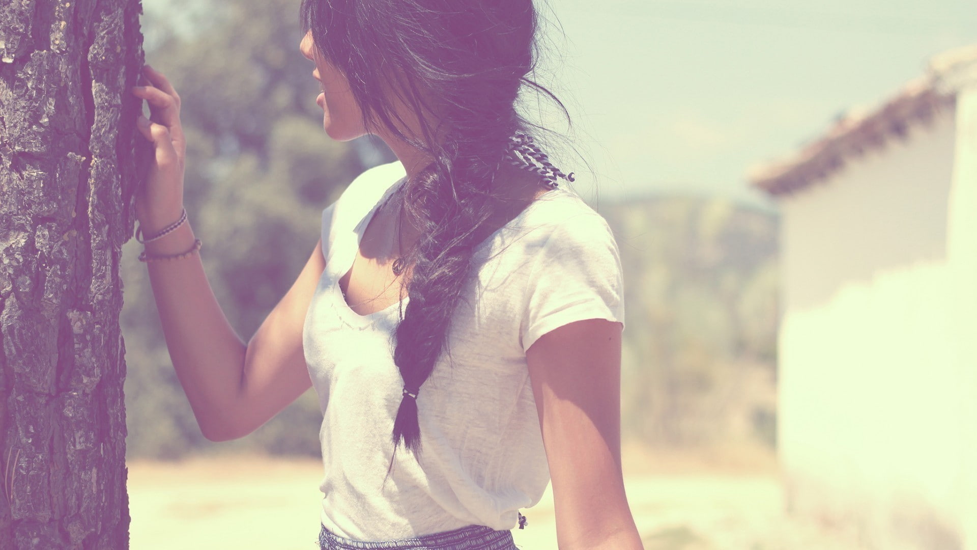 diffused, T-shirt, women, leisure activity, adult, outdoors, casual clothing, sunlight, brunette, standing, human arm, lifestyles, arms raised, young women, HD Wallpaper
