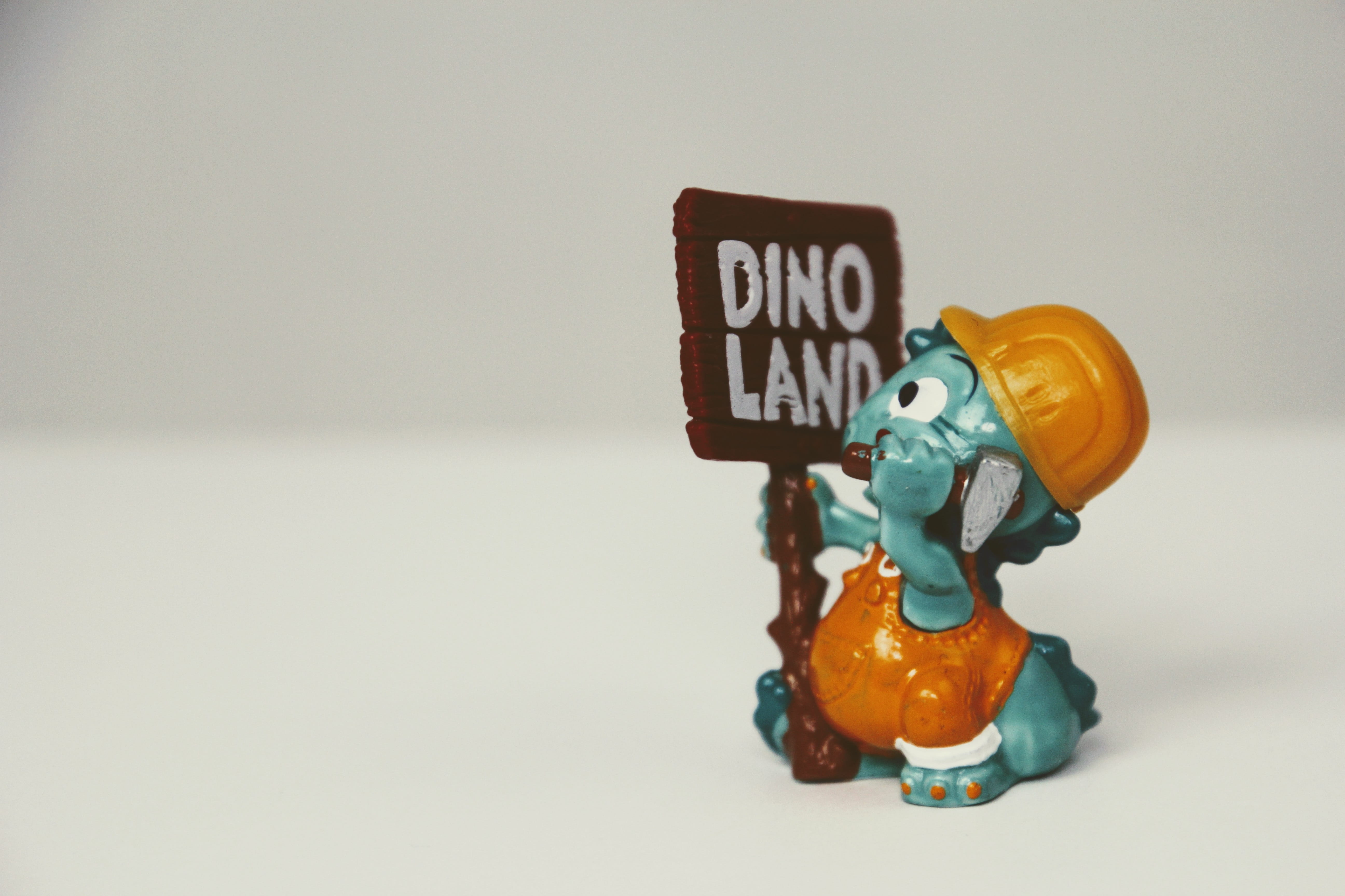 communication, Dino Land, fun, studio shot, close-up, 5K, collection, single object, dino, copy space, construction worker helmet, figurine, toys, überraschungseifigur, HD Wallpaper