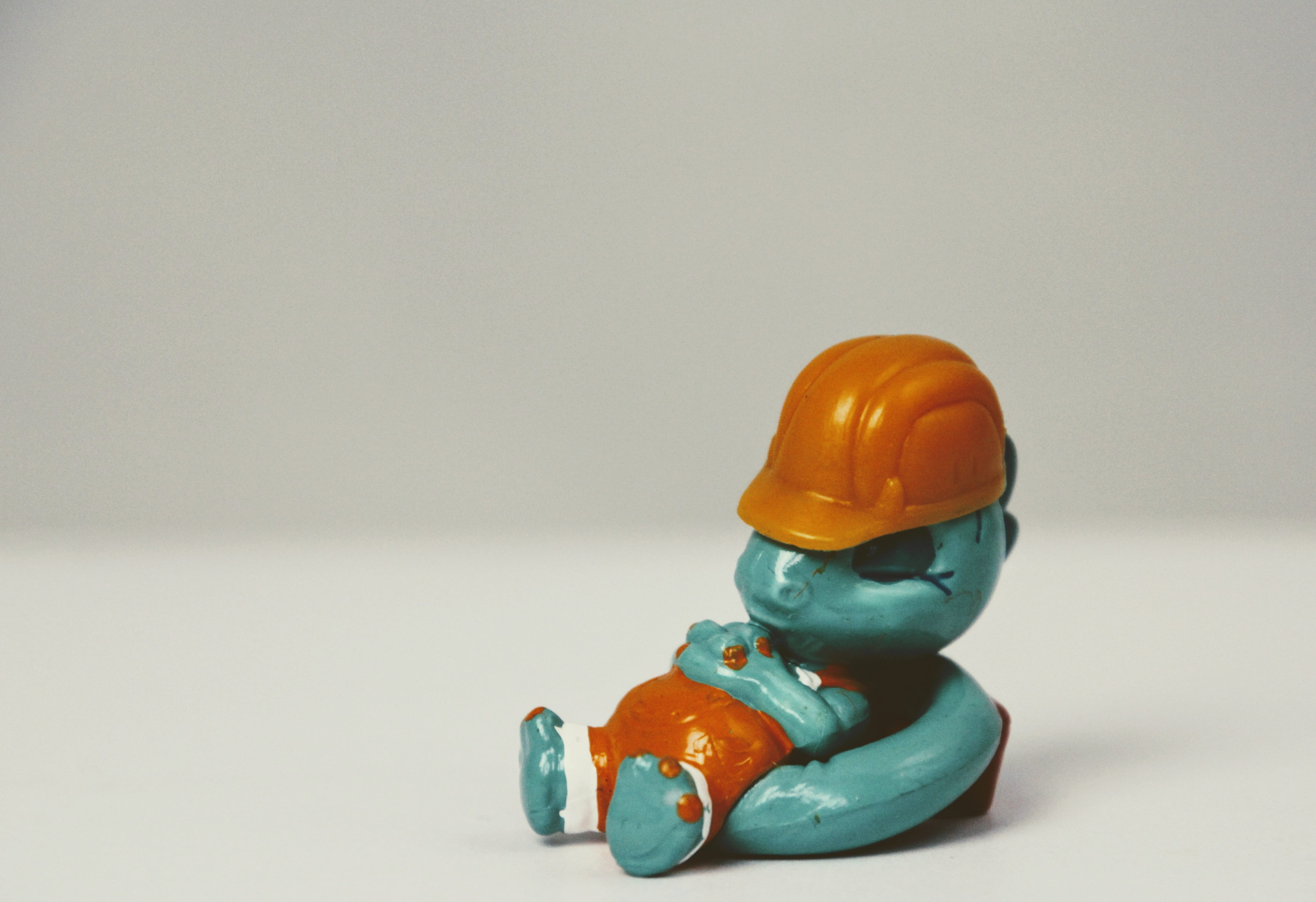 plastic, single object, helmet, construction Industry, Dino Land, work Helmet, objects/Equipment, cut out, colored background, copy space, representation, HD Wallpaper