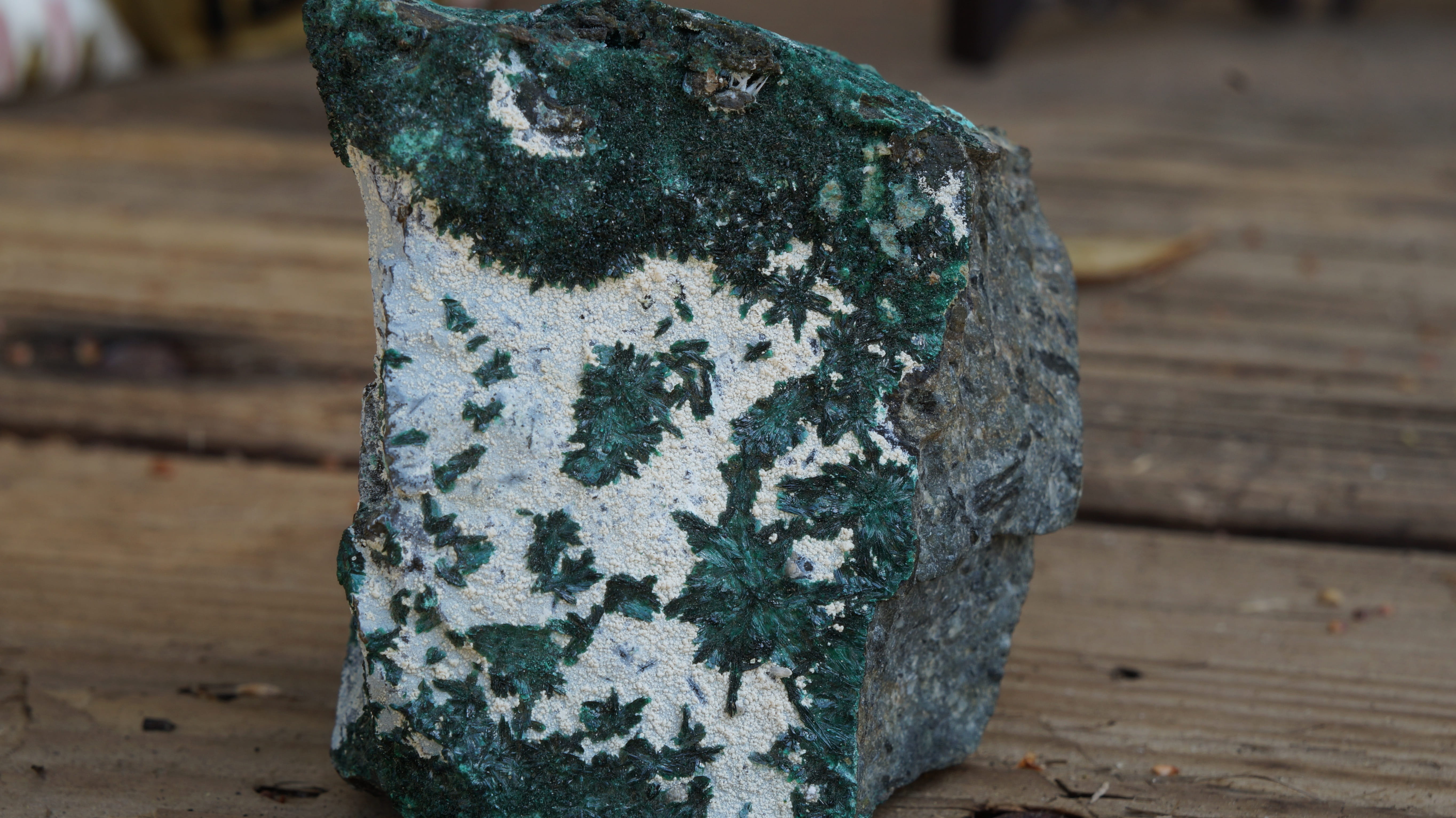 focus on foreground, gem, lichen, natural, crystal healing, alchemy, outdoors, rough, green, trunk, crystallization, rock, weathered, mineral, no people, HD Wallpaper