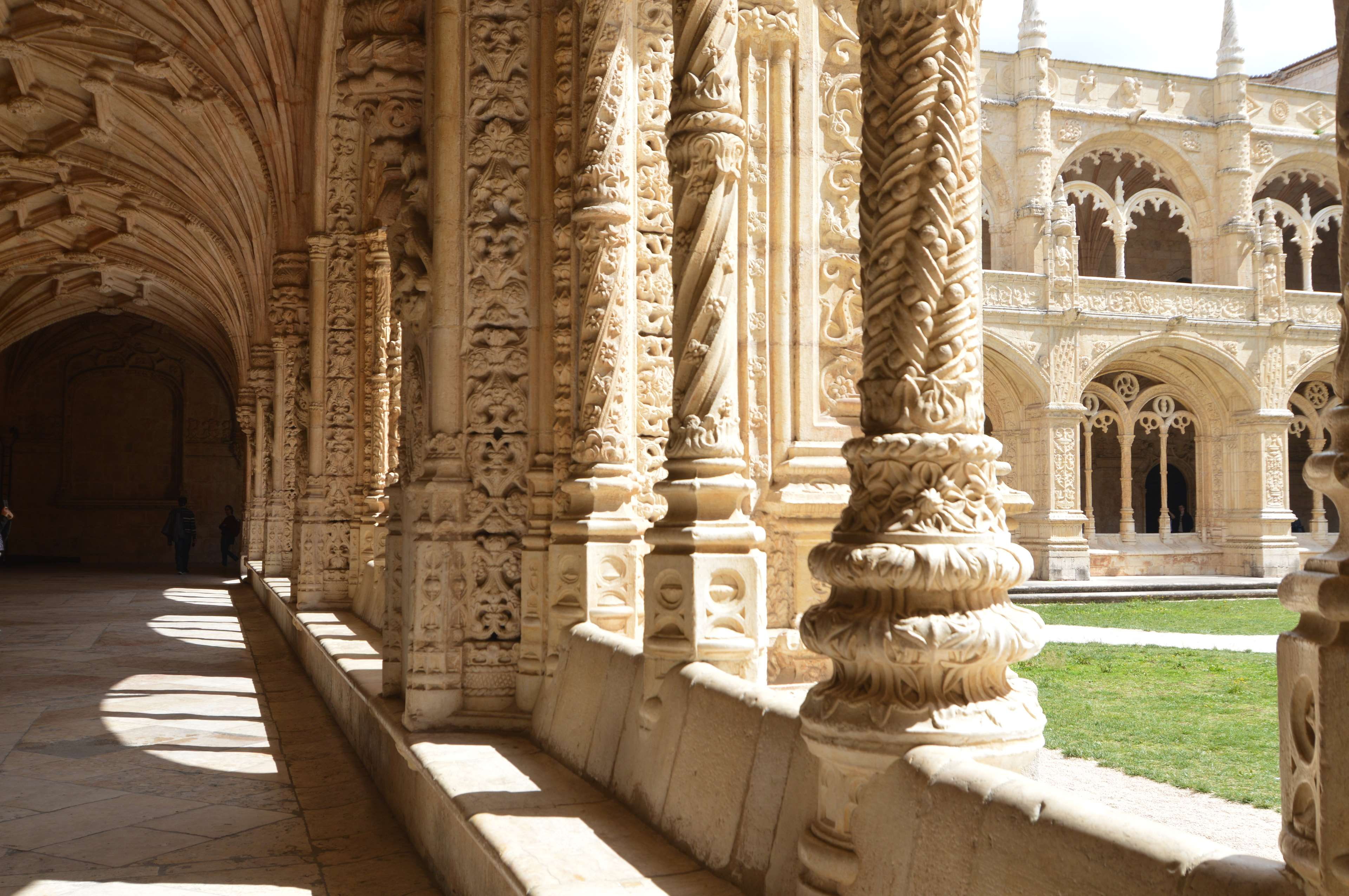 building exterior, lisboa, sunlight, the past, travel destinations, sculpture, travel, belm, architectural column, day, tourism, jeronimos, carving - craft product, HD Wallpaper