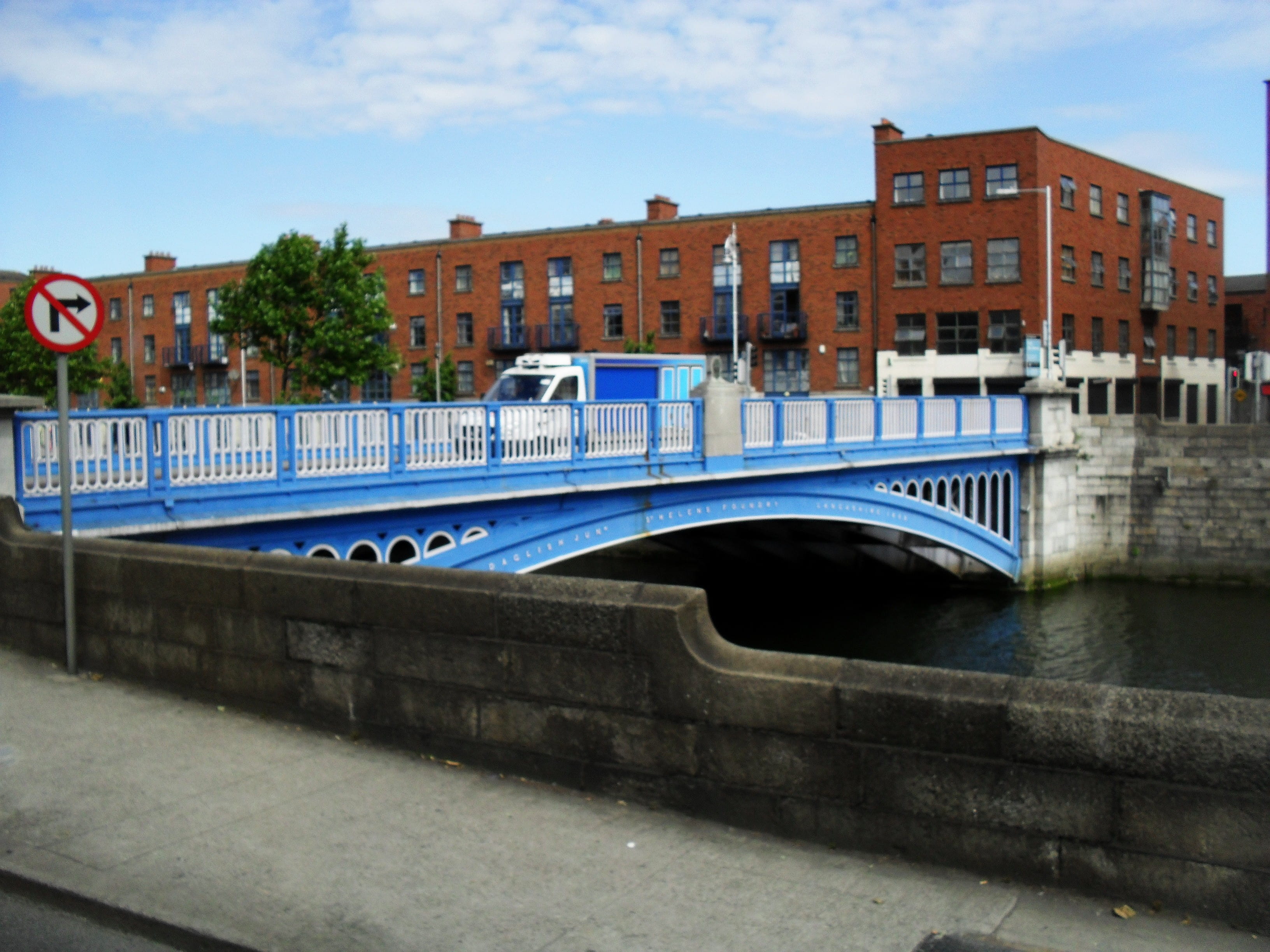 day, incidental people, sky, blue, ireland, buildings, Blue Bridge, arch bridge, cityscape, europe, mode of transportation, transportation, urban Scene, HD Wallpaper