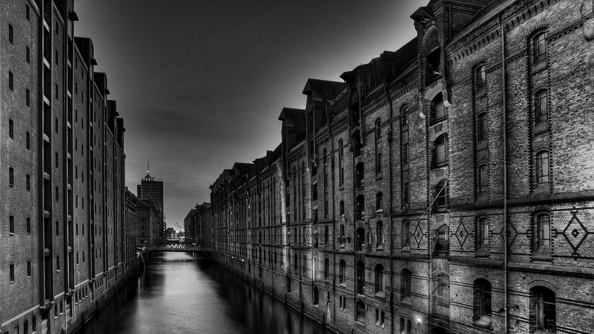 Speicherstadt, canal, 1080P, city, building, monochrome, Hamburg, HD Wallpaper