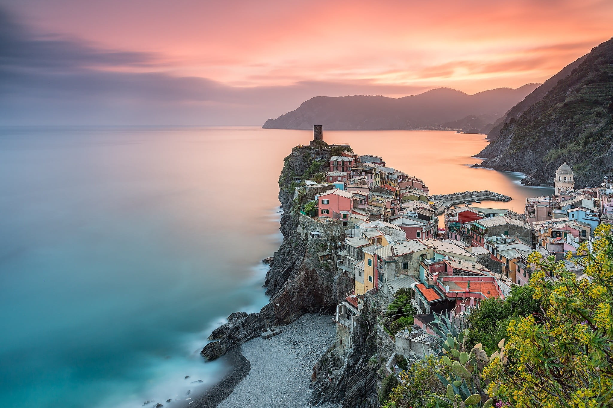 beauty in nature, building, cliff, architecture, townscape, evening, calm, sky, coast, sunset, outdoors, long exposure, nature, town, horizon over water, HD Wallpaper