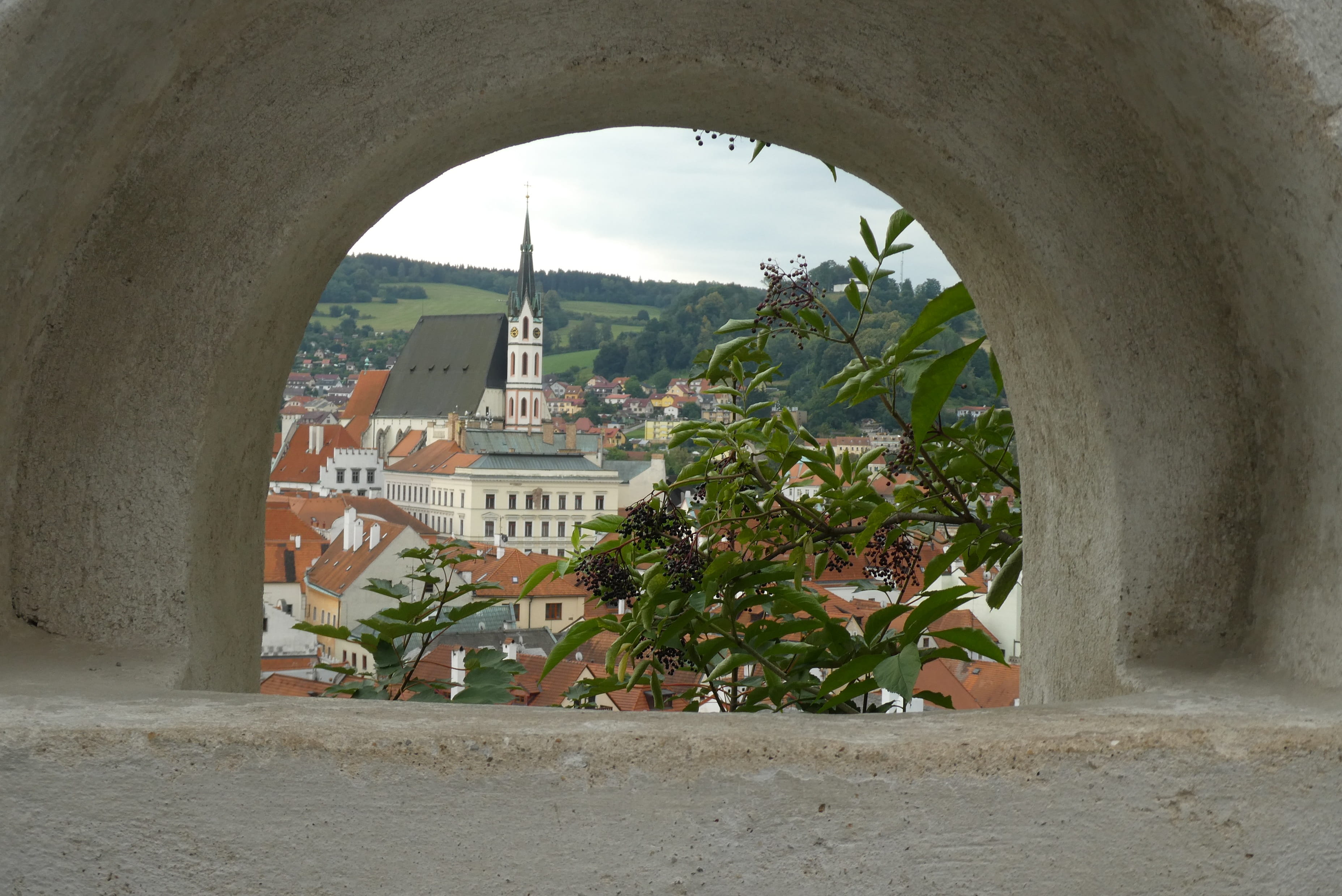 building, unesco, vltava, attraction, cityscape, architecture, historical, building exterior, 2K, tourism, wall, history, window, czech republic, arch, HD Wallpaper