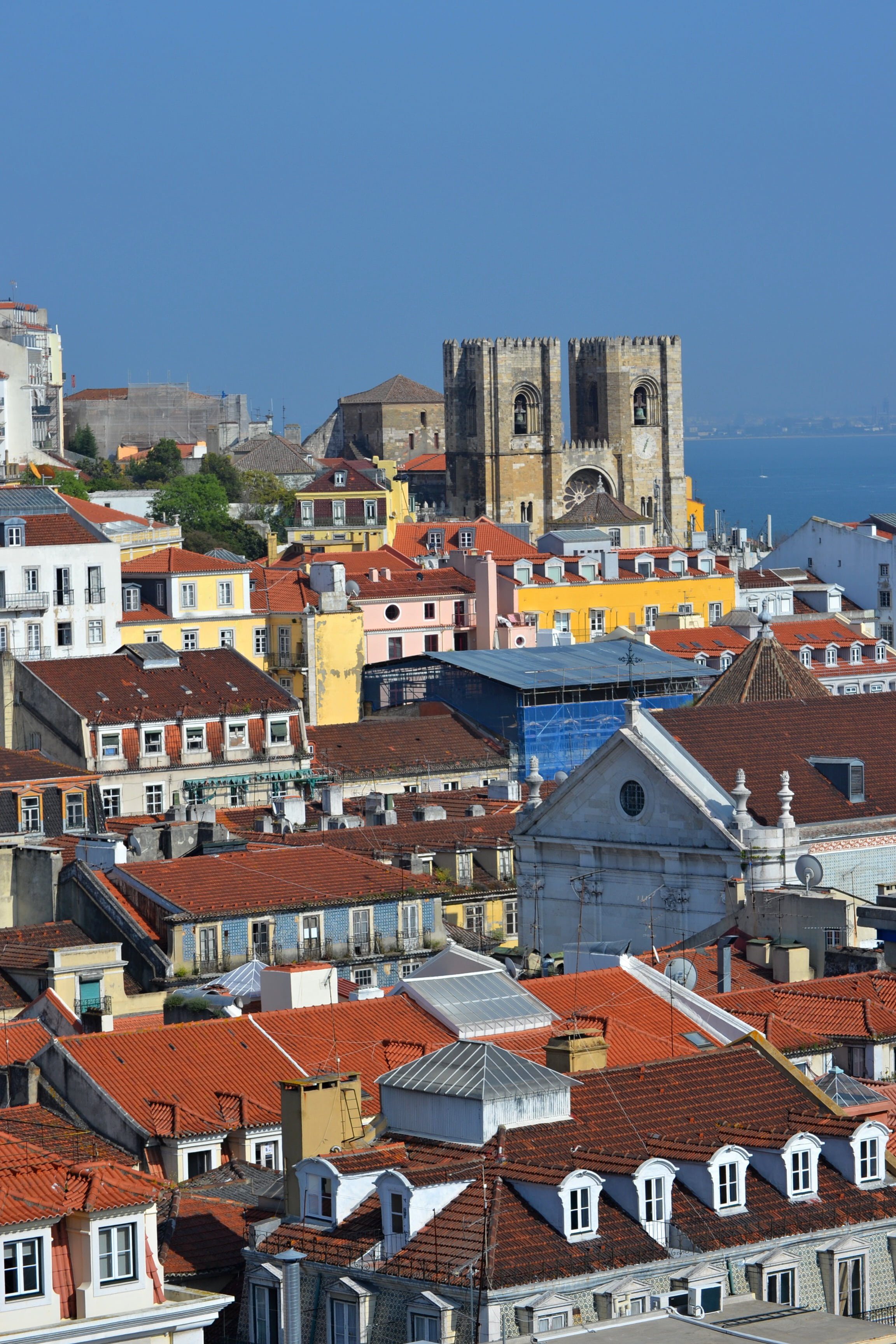 crowd, lisbon, decadent, community, viewpoint, architecture, city, color, sky, sunlight, built structure, day, portugal, roof, house, clear sky, town, blue, Phone HD Wallpaper