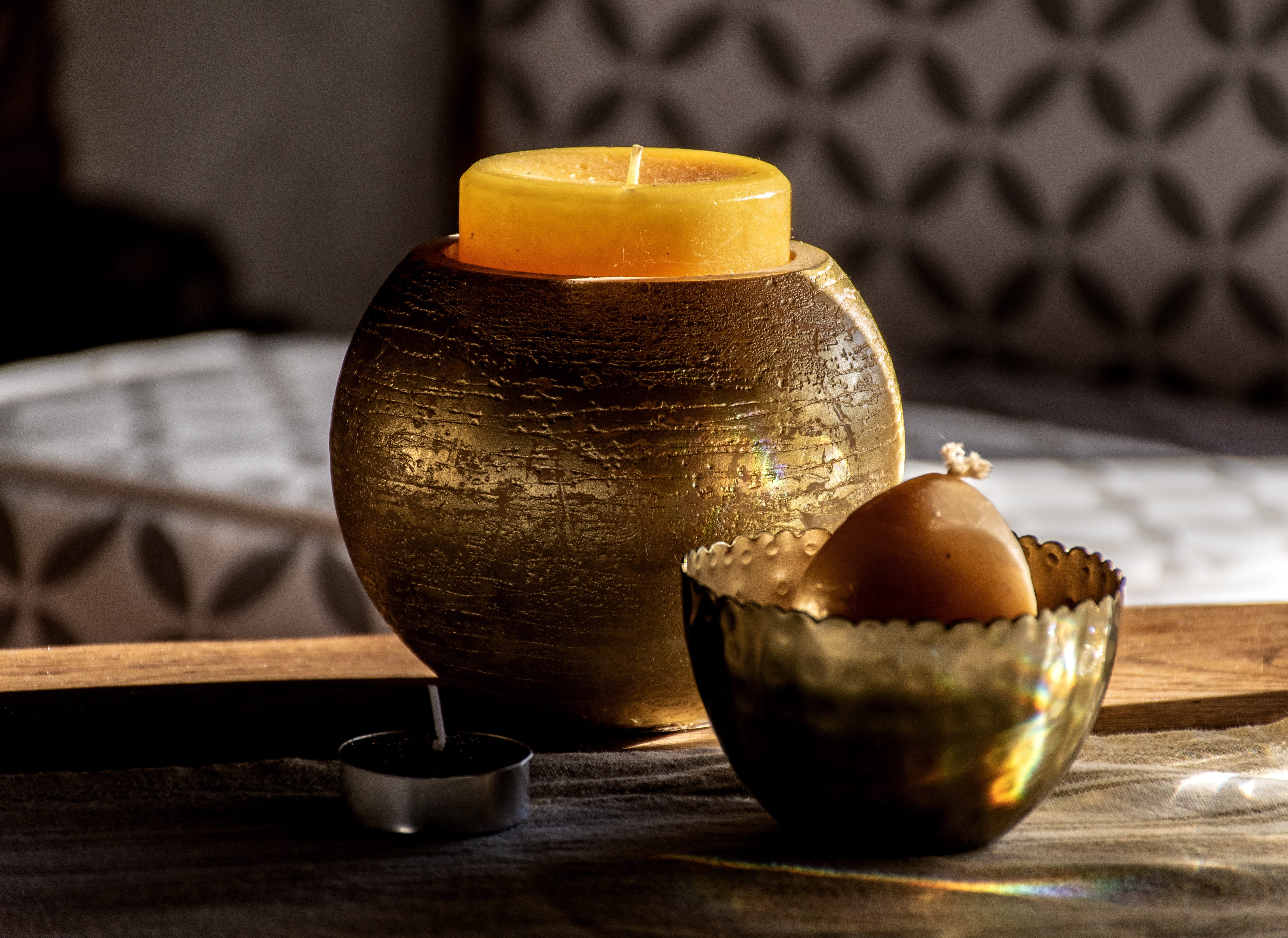 warmth, food, golden, cozy, candles, inviting, container, brassy, selective focus, household equipment, drinking glass, food and drink, orange, table, refreshment, HD Wallpaper