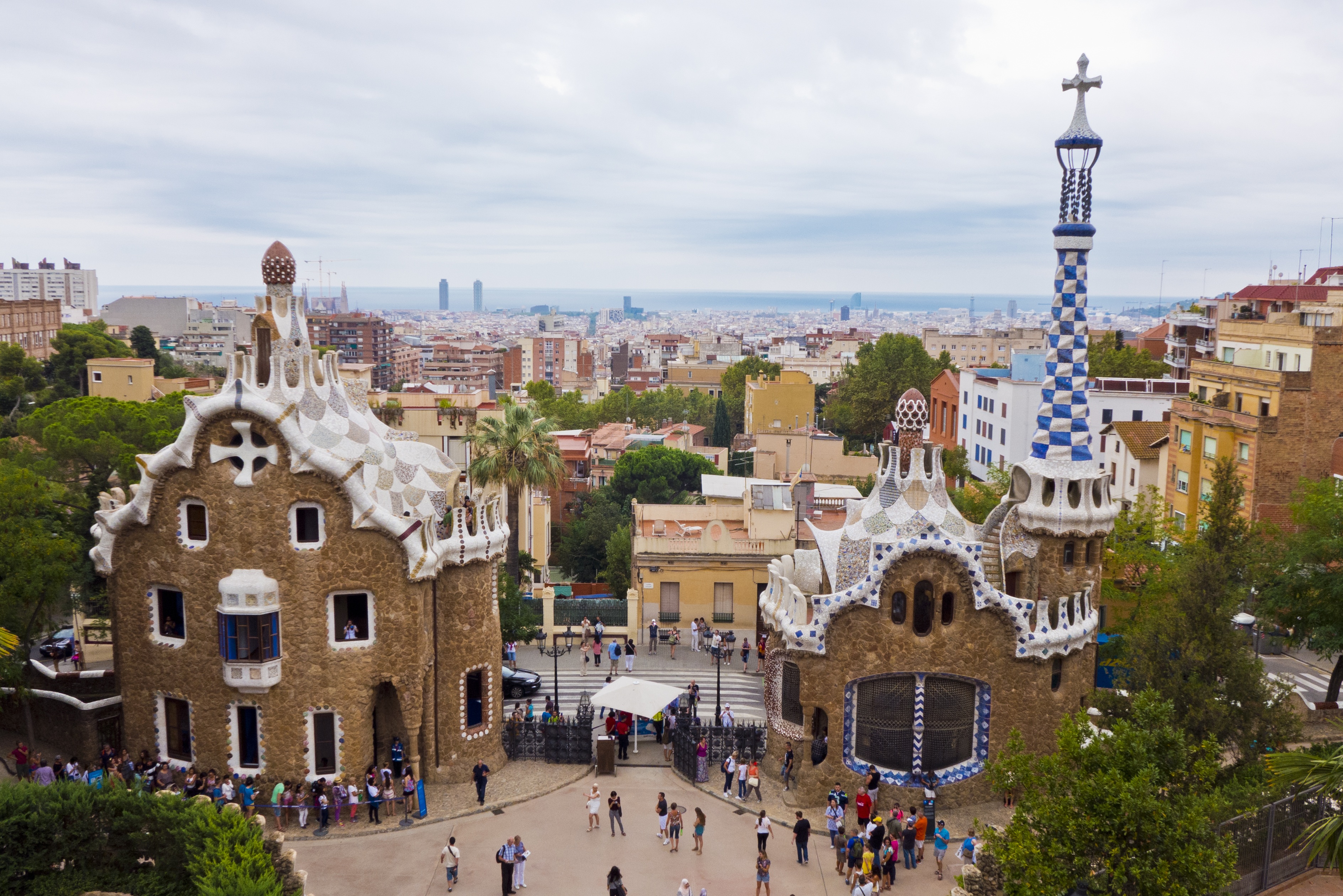 architecture, plant, famous Place, group of people, spanish, urban Scene, residential district, lake dusia, cityscape, travel, ceramics, building, history, HD Wallpaper