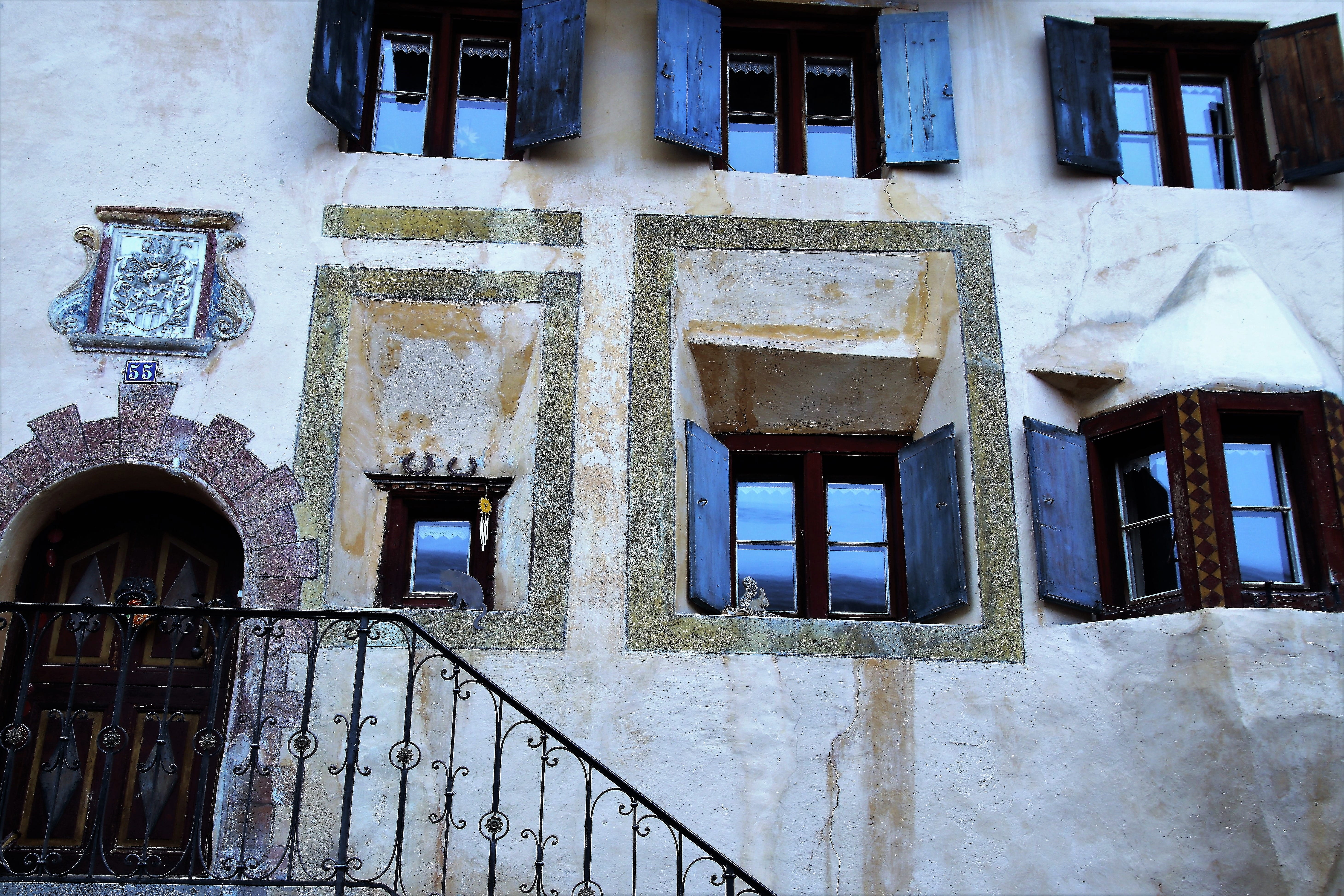shutters, in the city, built structure, metal, the door, door, outdoors, architecture, wall, stairs, the window, pane, old book, stone, city, abandoned, HD Wallpaper