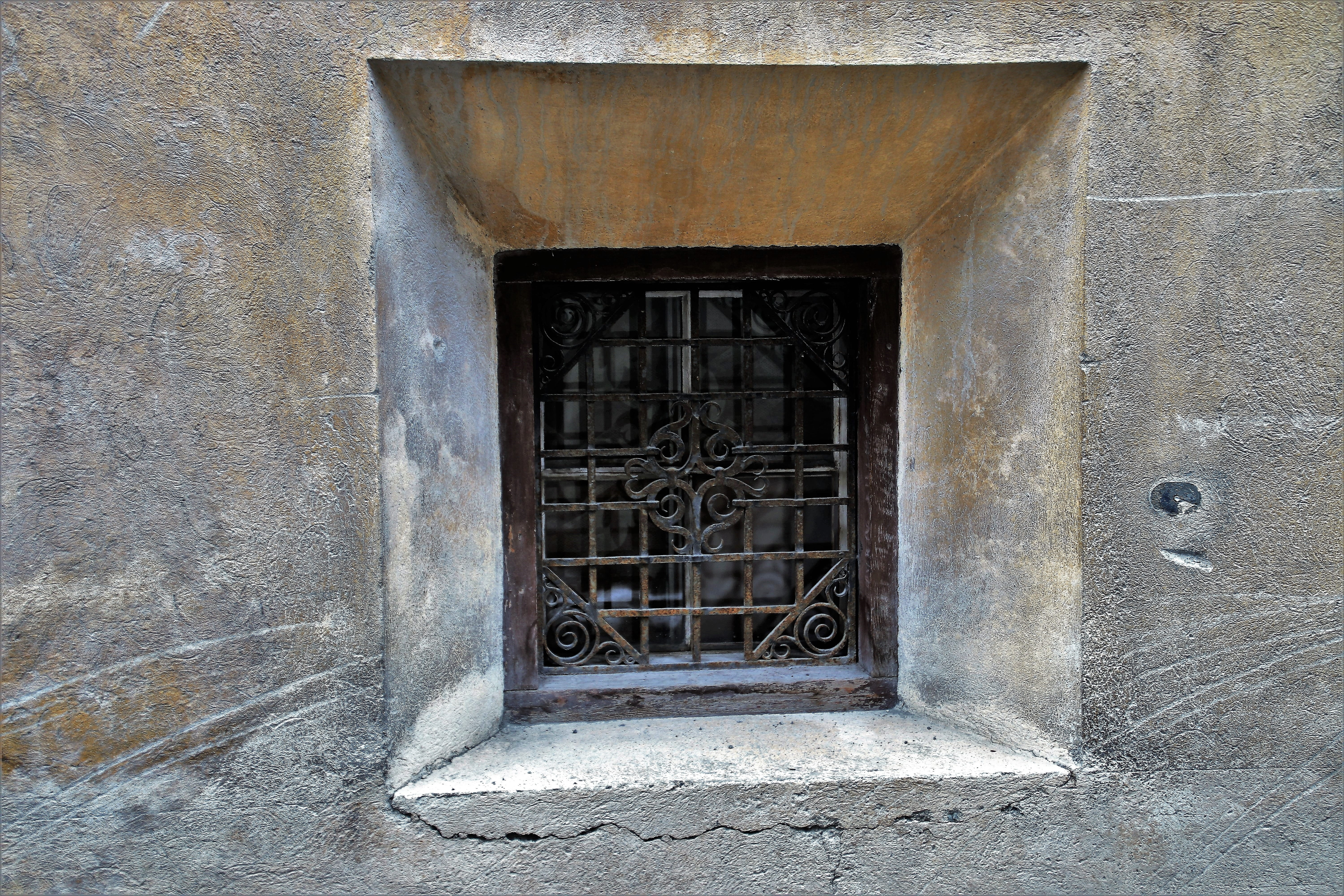 grating, the past, medieval, security, the wine cellar, old buildings, outdoors, old building, lake dusia, no one, history, old house, figure, 5K, old, HD Wallpaper