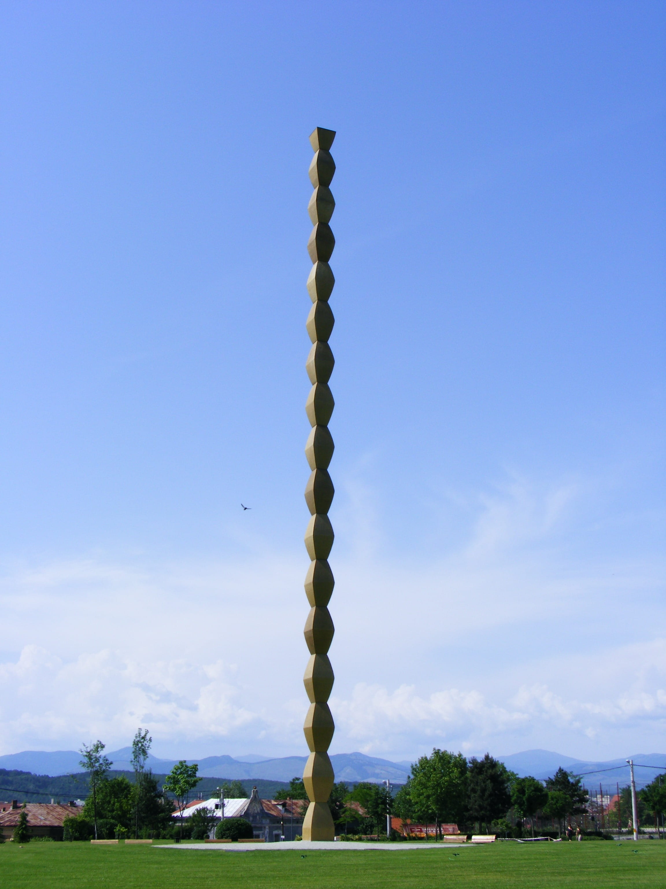 growth, tourism, Brancusi, roman, no people, culture, famous, sky, green color, symbolic, blue, honor, construction, architecture, nature, landscape, monument, Phone HD Wallpaper