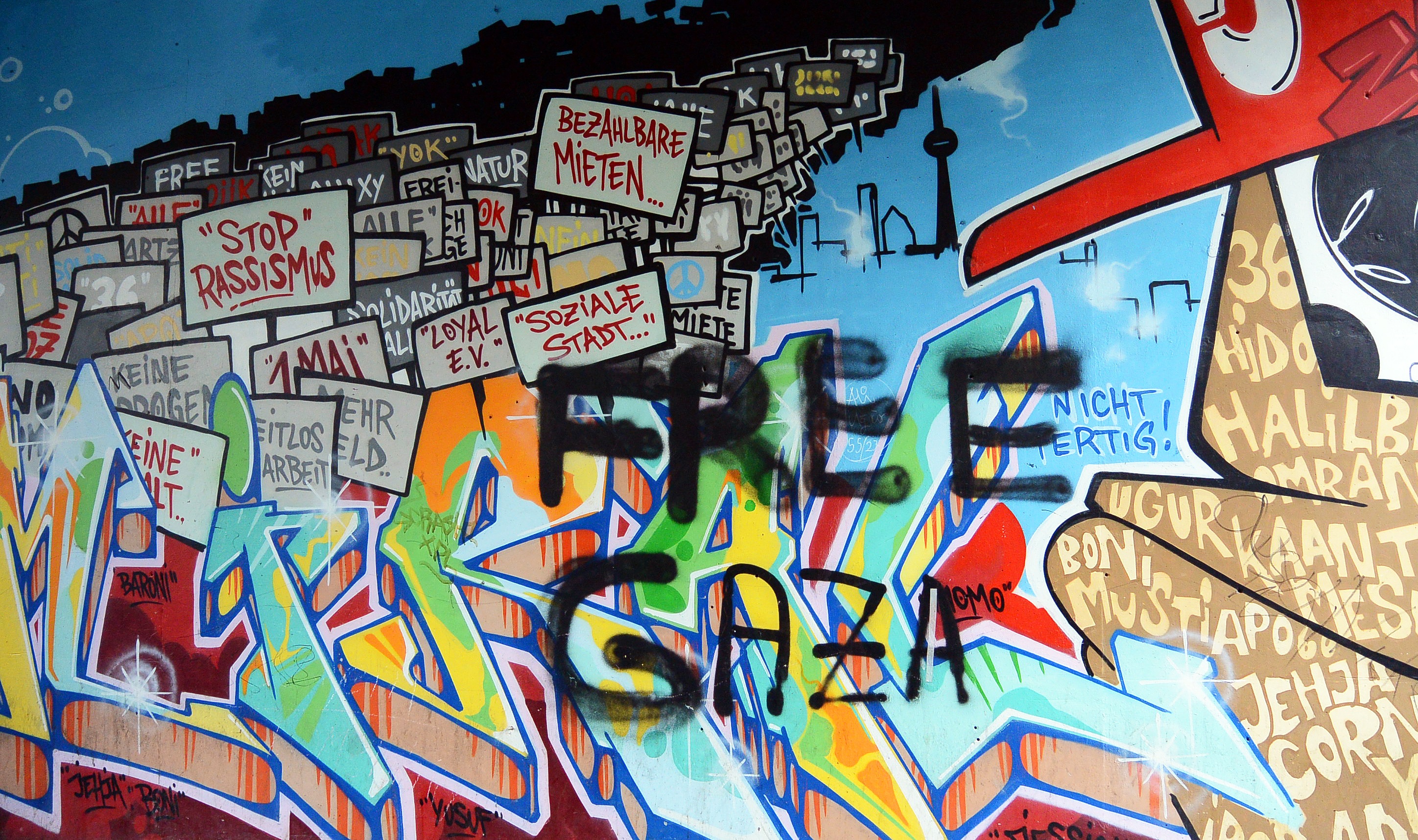 aggression, wall - building feature, berlin, pattern, representation, graffiti, mural, gaza, text, art and craft, multi colored, facade, building exterior, HD Wallpaper