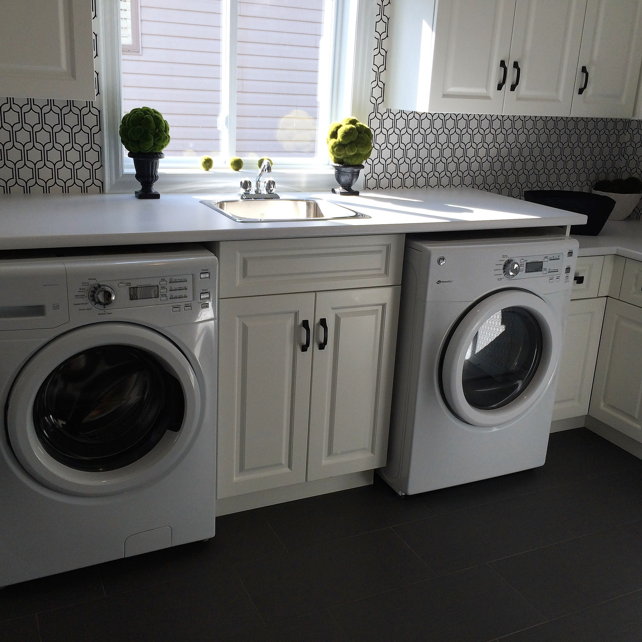 flooring, home, sam farmaha, 1080P, domestic room, Real-Estate, laundry, housework, domestic kitchen, machinery, appliance, utility room, indoors, home interior, Phone HD Wallpaper