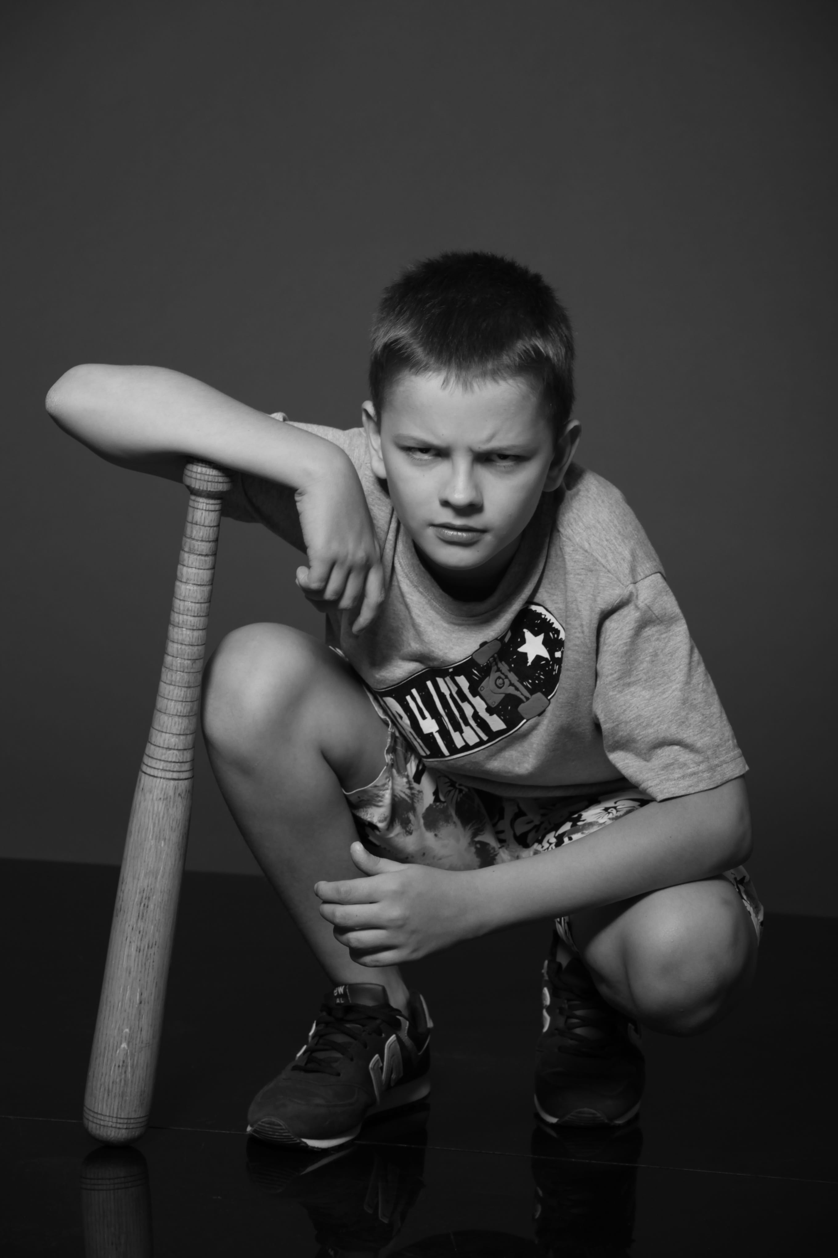 squat, moody, playing, offense, lifestyles, boys, front view, 4K, child, casual clothing, baseball bat, studio shot, real people, pre-adolescent child, Phone HD Wallpaper