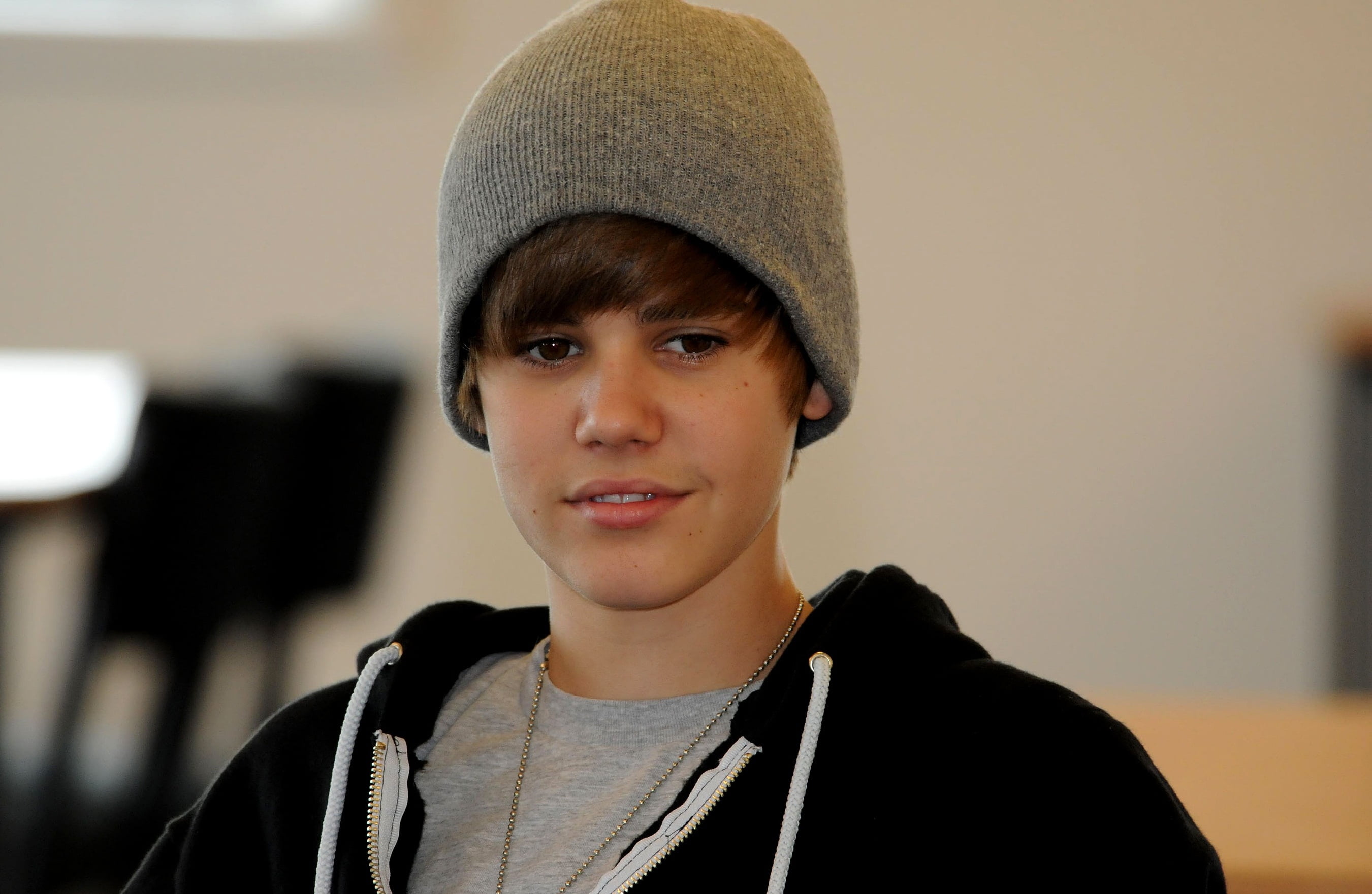 bieber, front view, happiness, school Building, color Image, headshot, clothing, hoody, cute, one Person, head And Shoulders, smile, hat, contemplation, HD Wallpaper