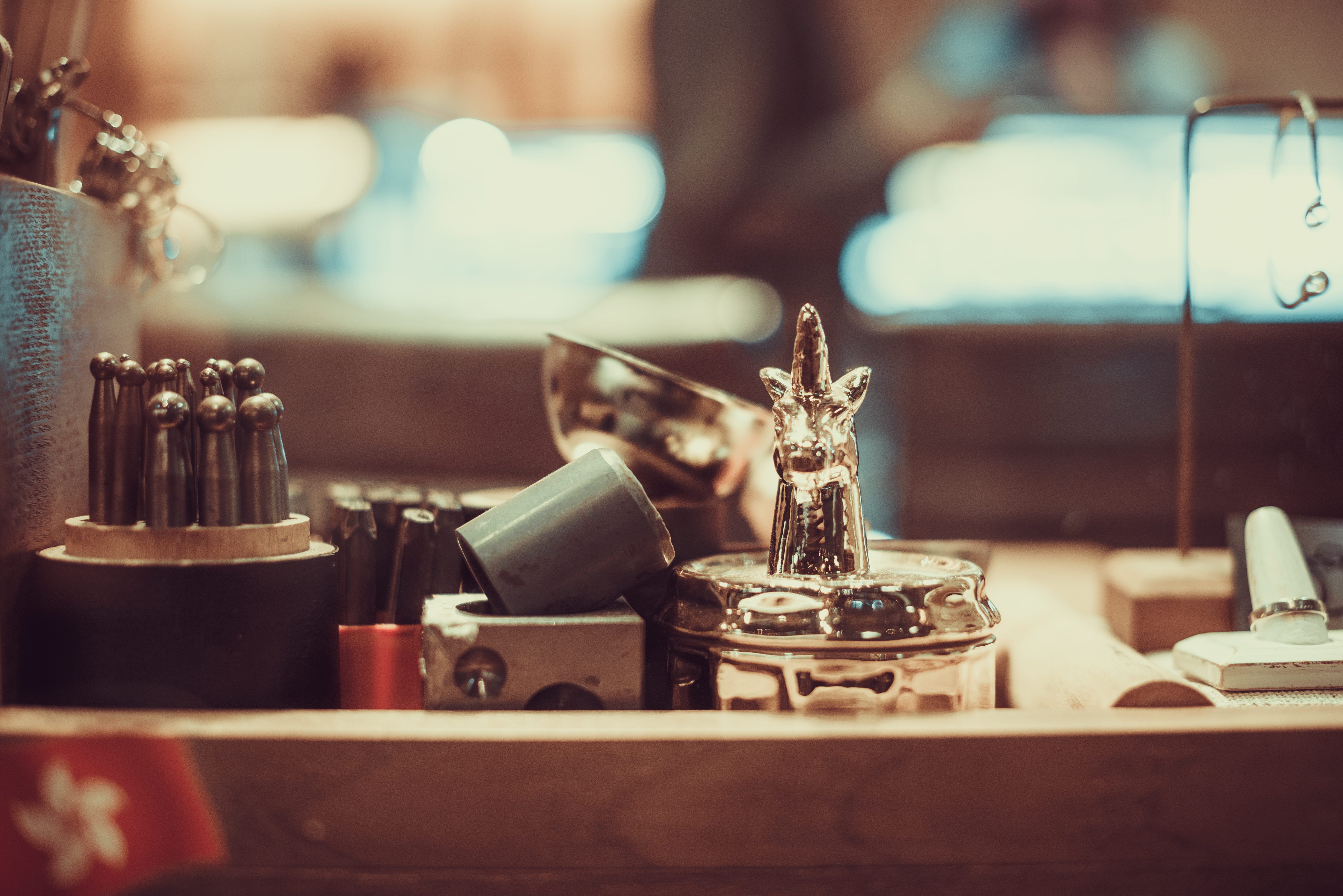 confectionery, sideboard, shelf, food, food and drink, handwriting, chess, luxury, choice, sweets, figurine, selective focus, coffee cup, table, tabletop, HD Wallpaper
