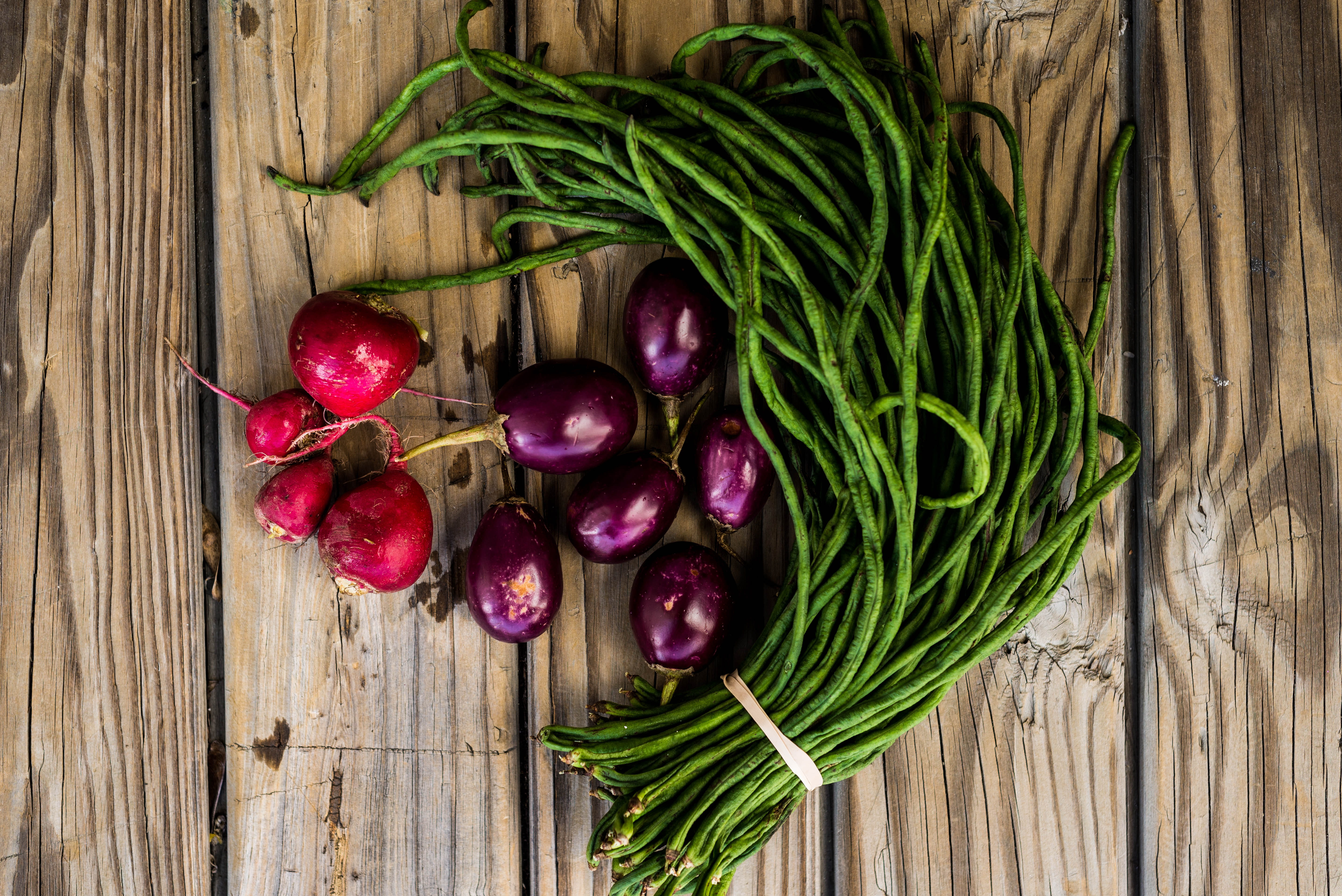 directly above, wooden, large group of objects, 5K, healthy eating, colourful, organic, food, surface, wellbeing, root vegetable, wood, spring onion, freshness, HD Wallpaper