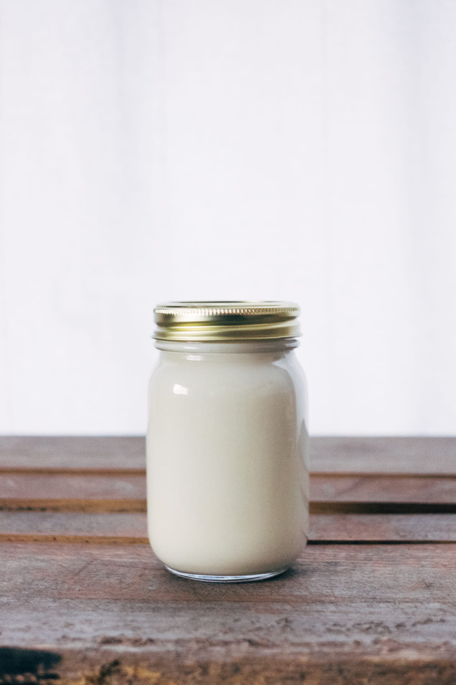 salt - seasoning, tasty, bottle, pepper shaker, cream, creamy, table, 1080P, jar, pepper - seasoning, healthy eating, wood, milk, delicious, sweet, salt shaker, Phone HD Wallpaper