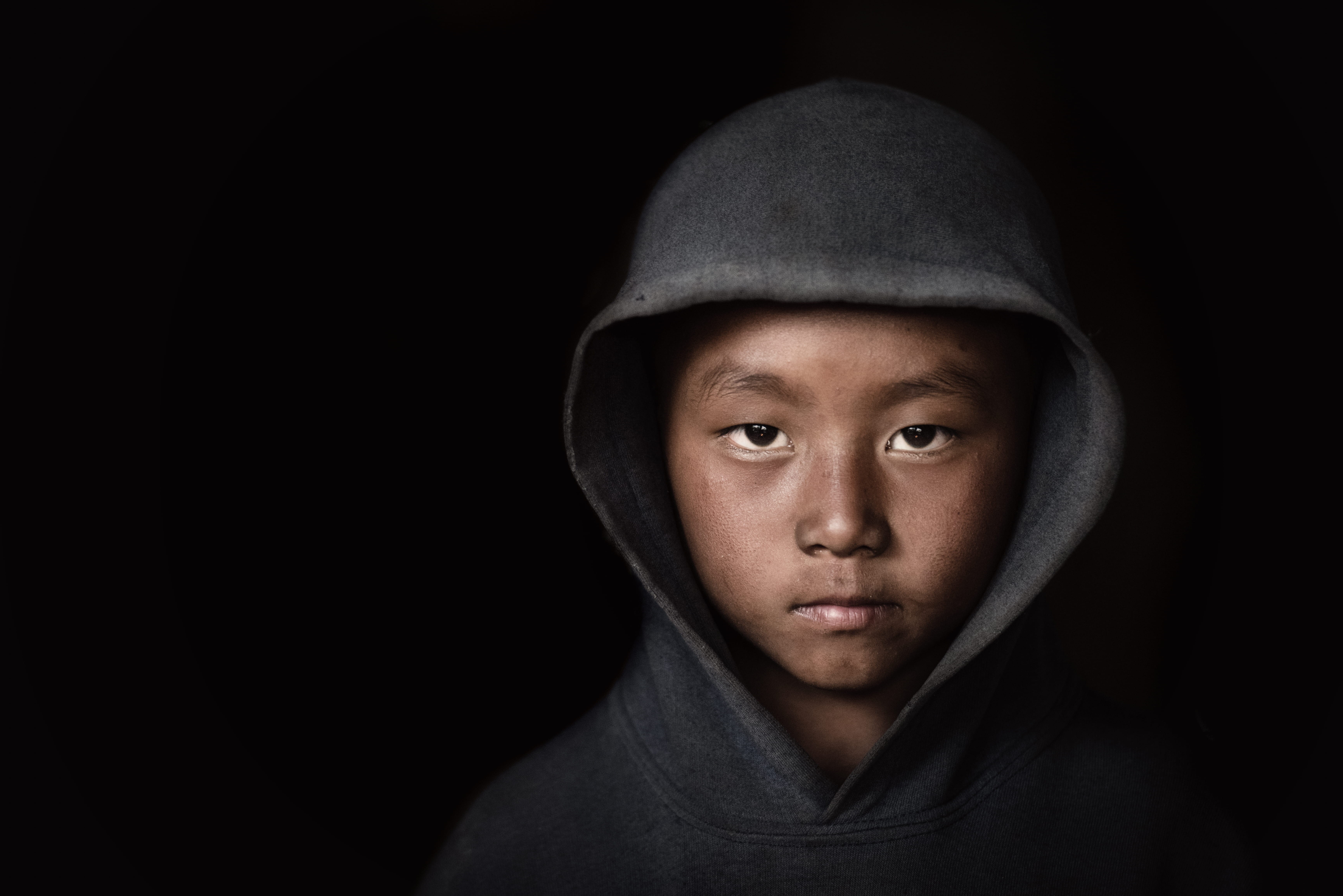 looking At Camera, males, dark, teenager, poverty, serios, head And Shoulders, black, casual Clothing, gray, men, african Ethnicity, confidence, hooded Shirt, HD Wallpaper