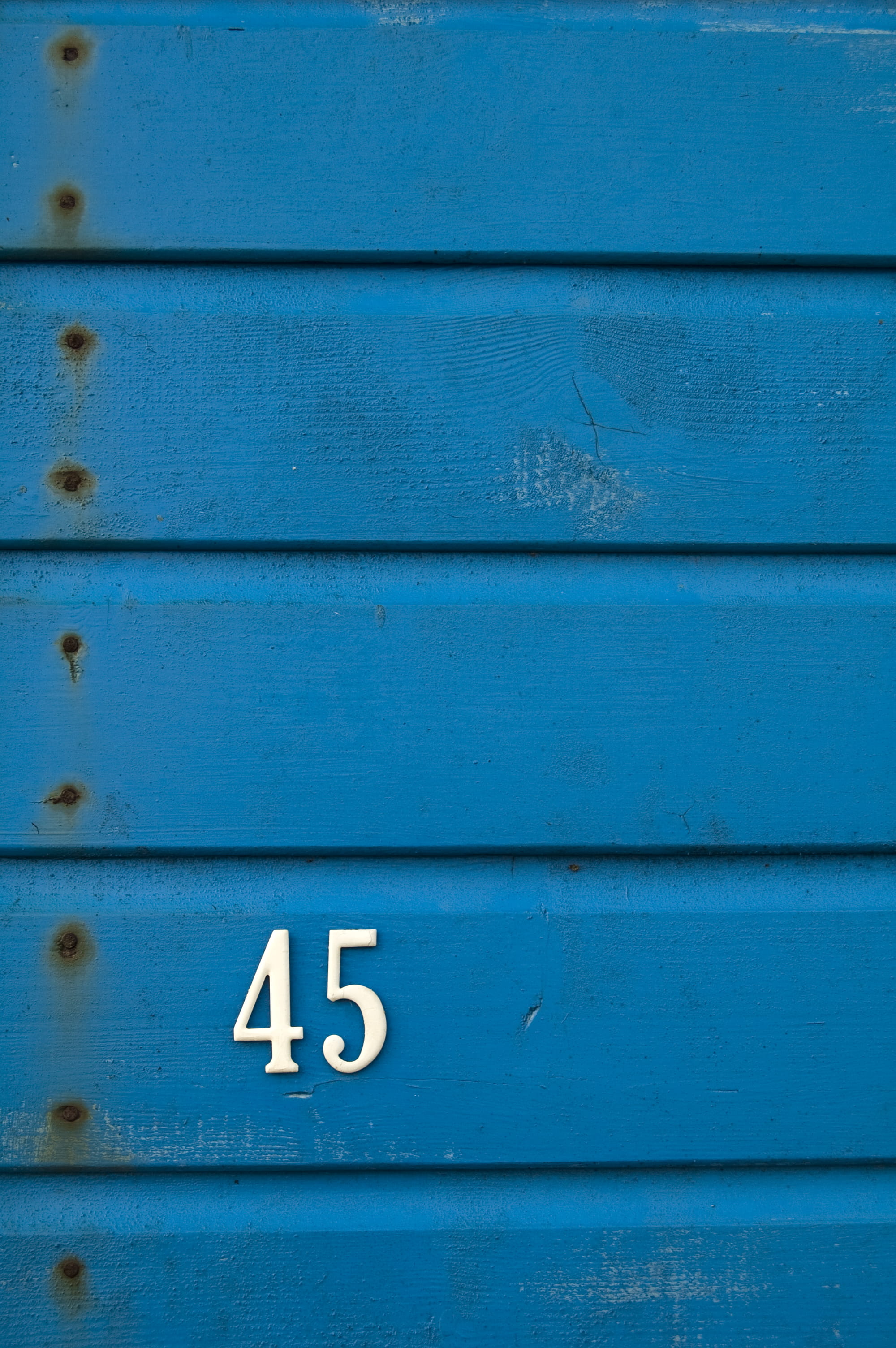 door, blue, 2K, no people, close-up, letter, entrance, built structure, communication, pattern, backgrounds, sheringham, number, 45, textured, white color, Phone HD Wallpaper